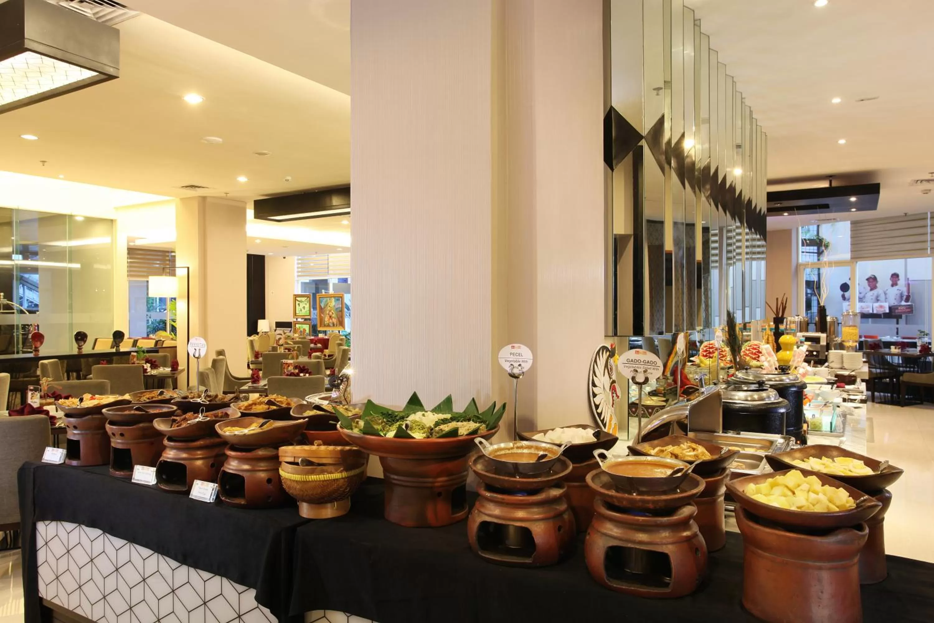 Restaurant/places to eat in Swiss-Belinn Tunjungan Surabaya