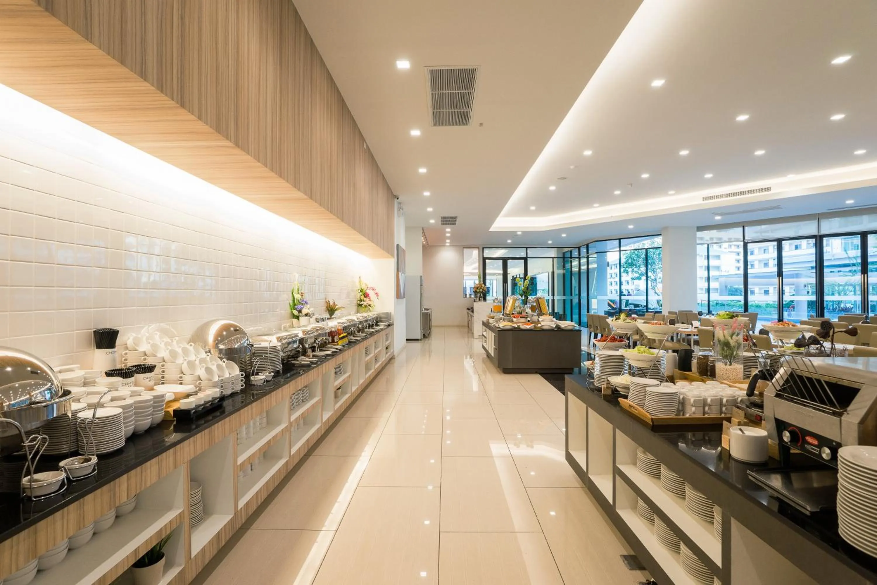 Restaurant/places to eat in Hotel J Pattaya