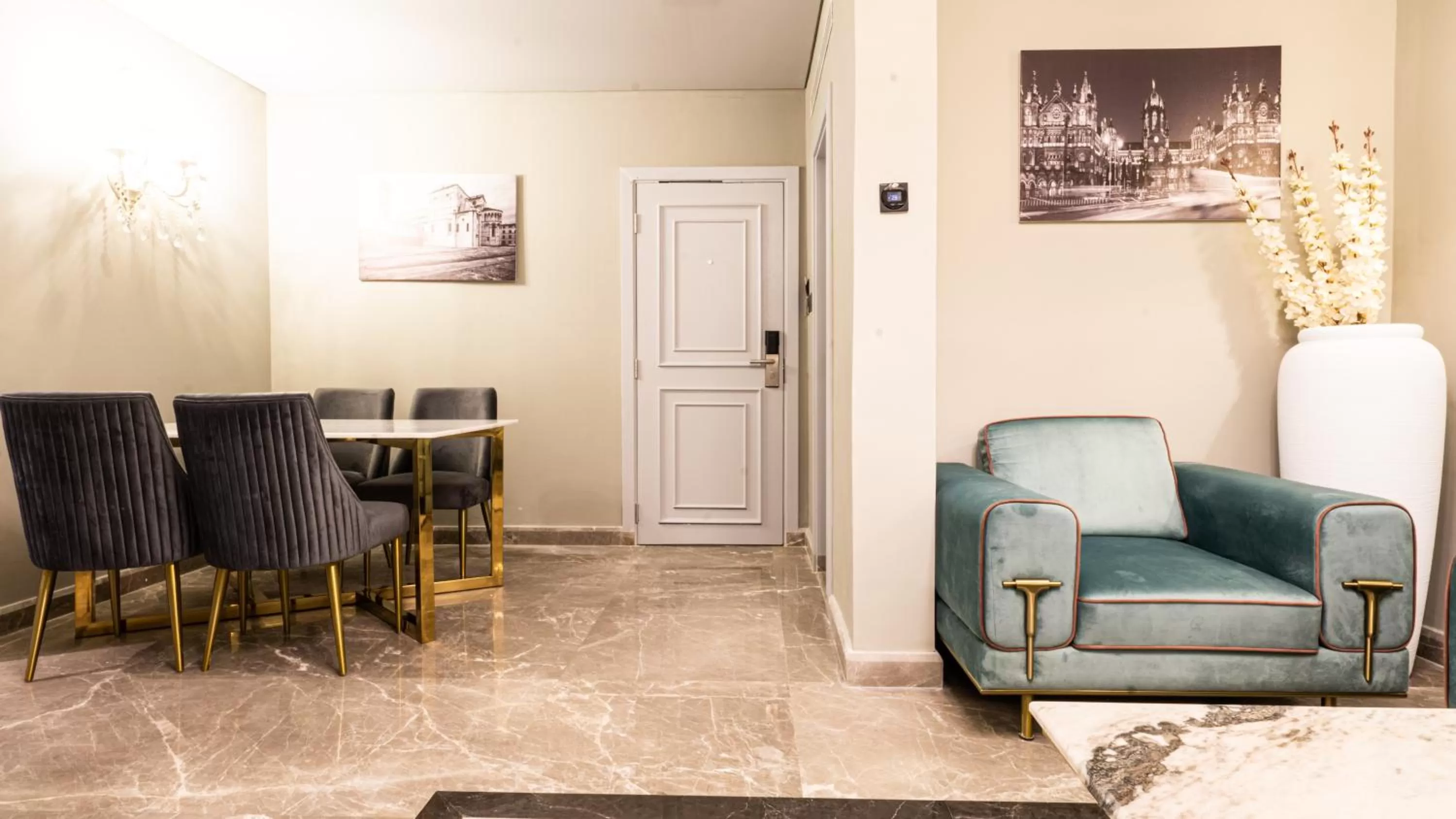 Living room in President Hotel