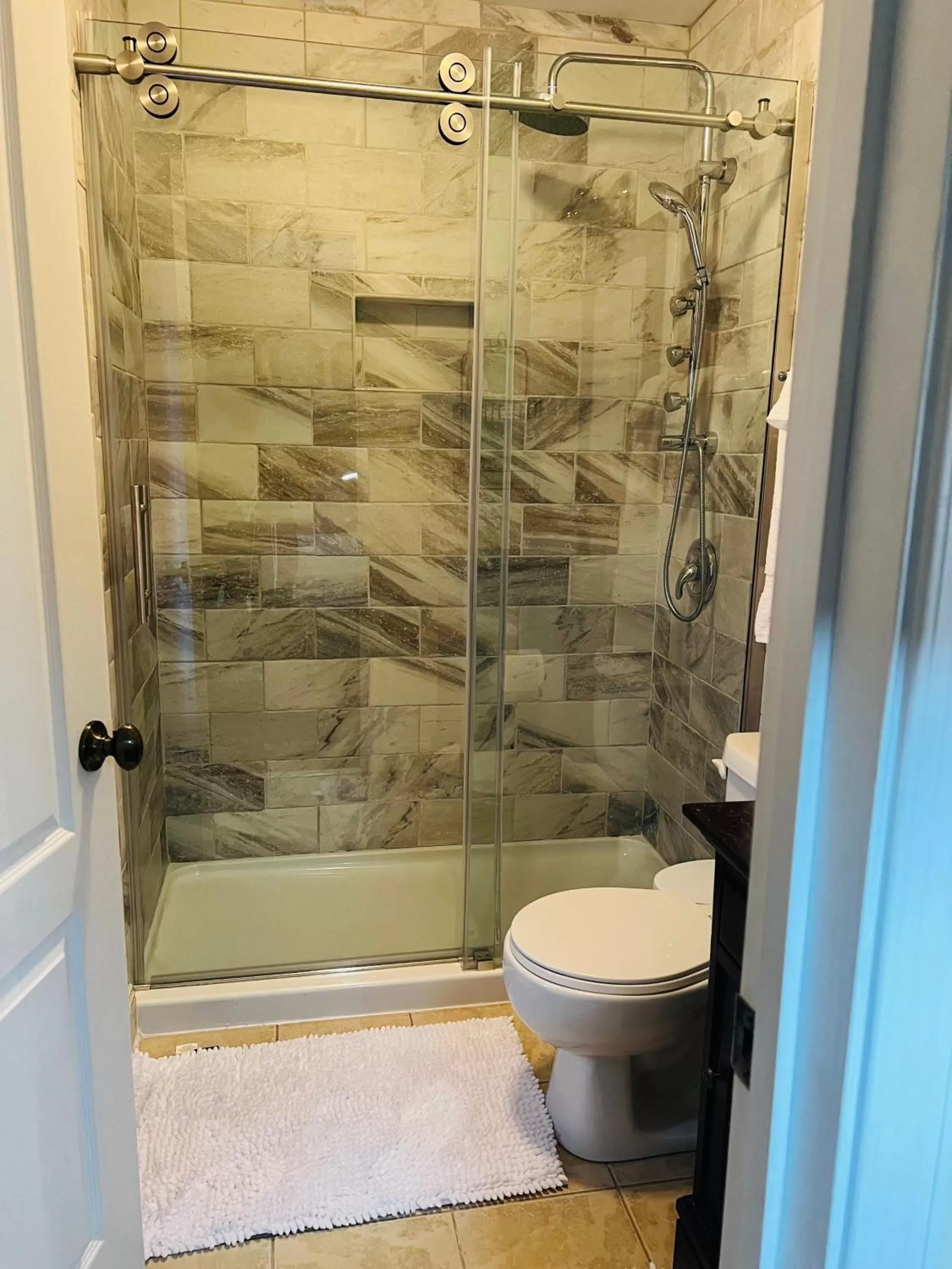 Bathroom in Ma Margarets House Bed and Breakfast