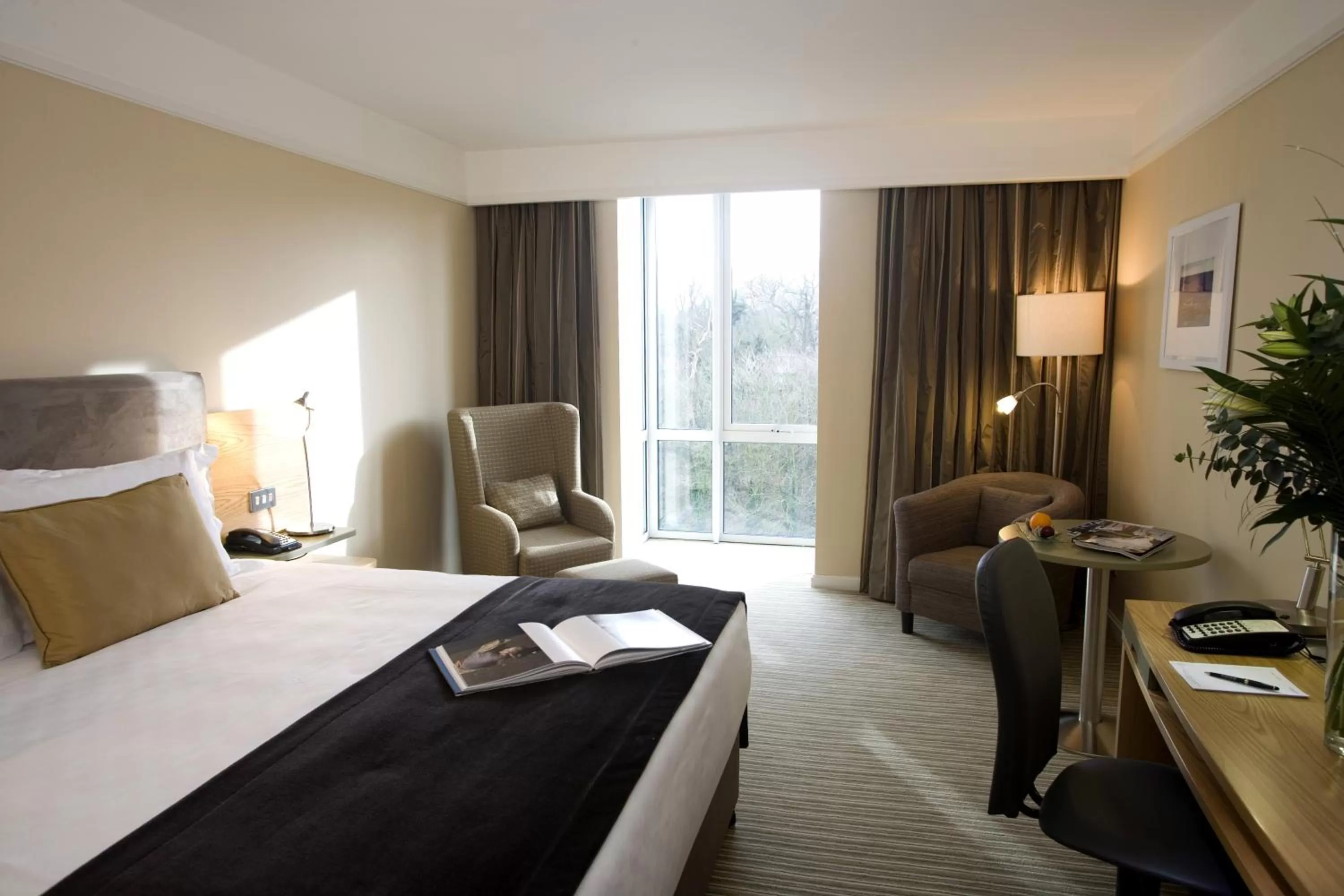 Photo of the whole room, Bed in The River Lee Hotel a member of The Doyle Collection