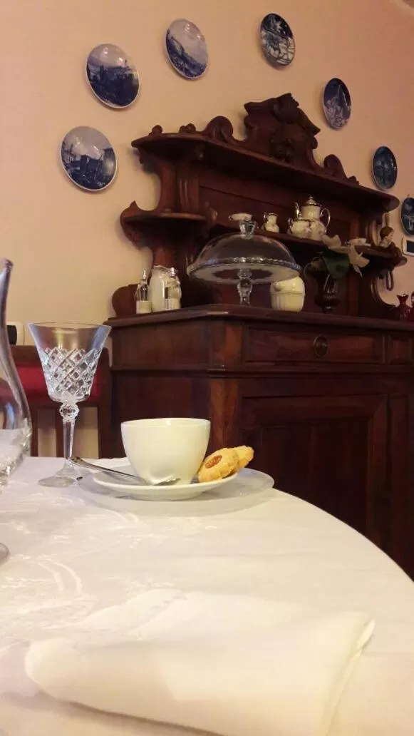 Communal lounge/ TV room, Restaurant/Places to Eat in B&b Silvana