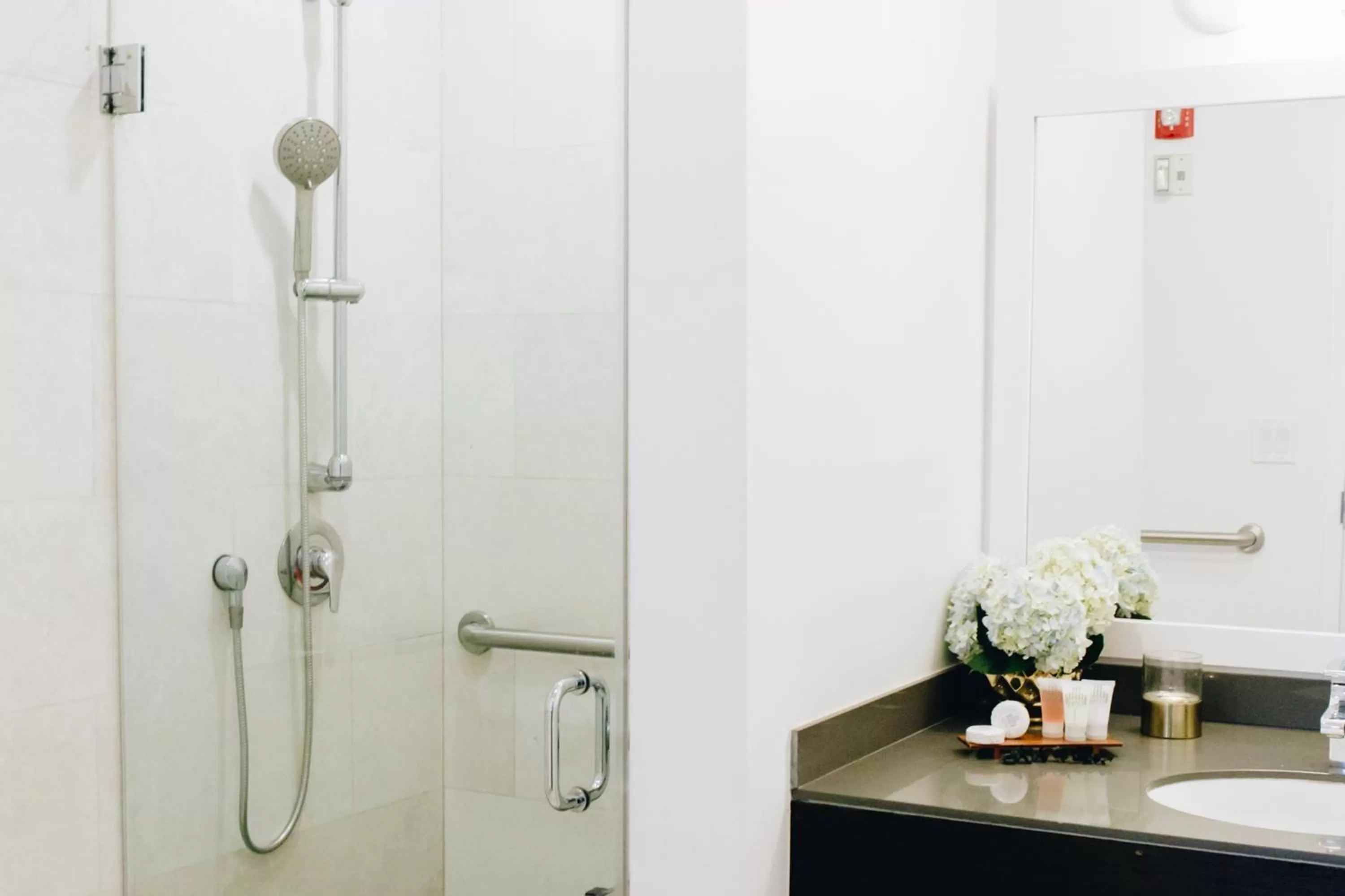 Deluxe Double Queen Room with Balcony in Casa Boutique Hotel