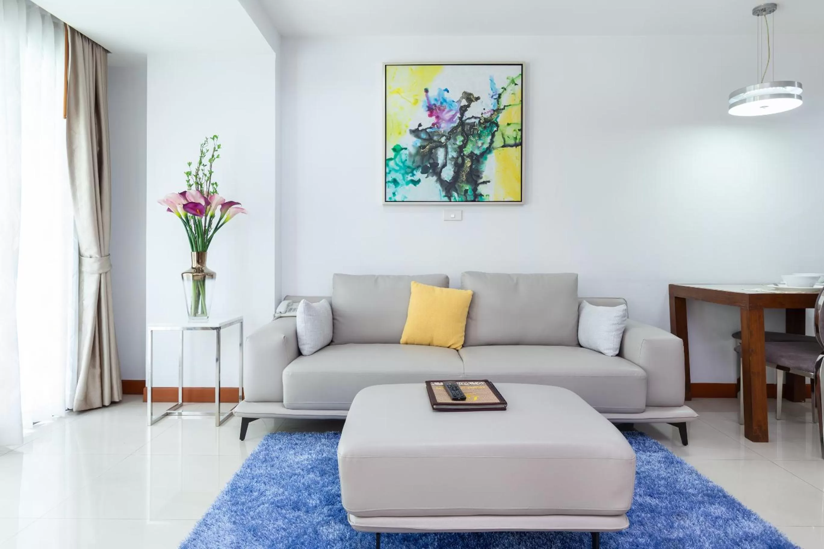 Seating area in Lasalle Suites Hotel & Residence