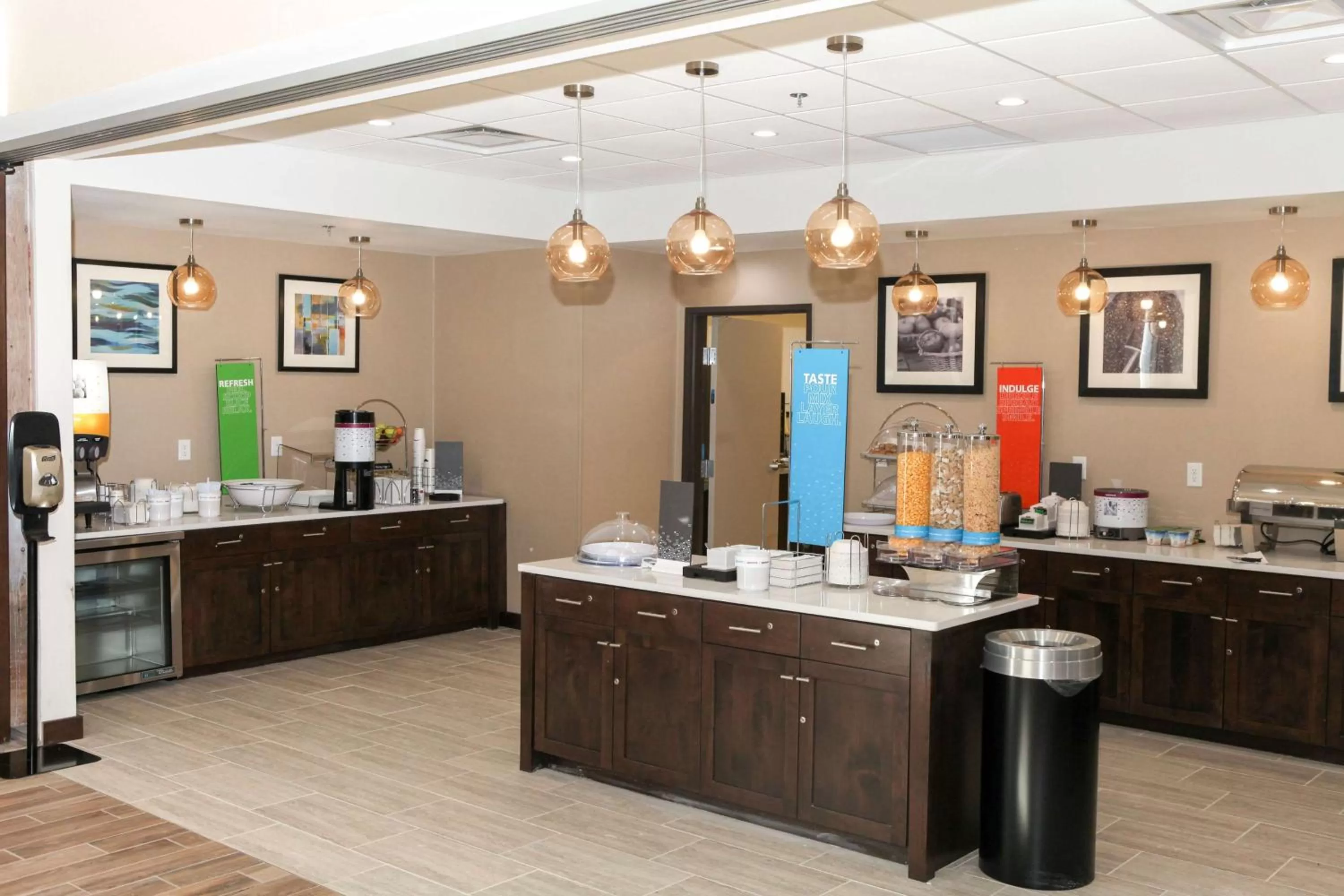Dining area in Hampton Inn & Suites Lafayette