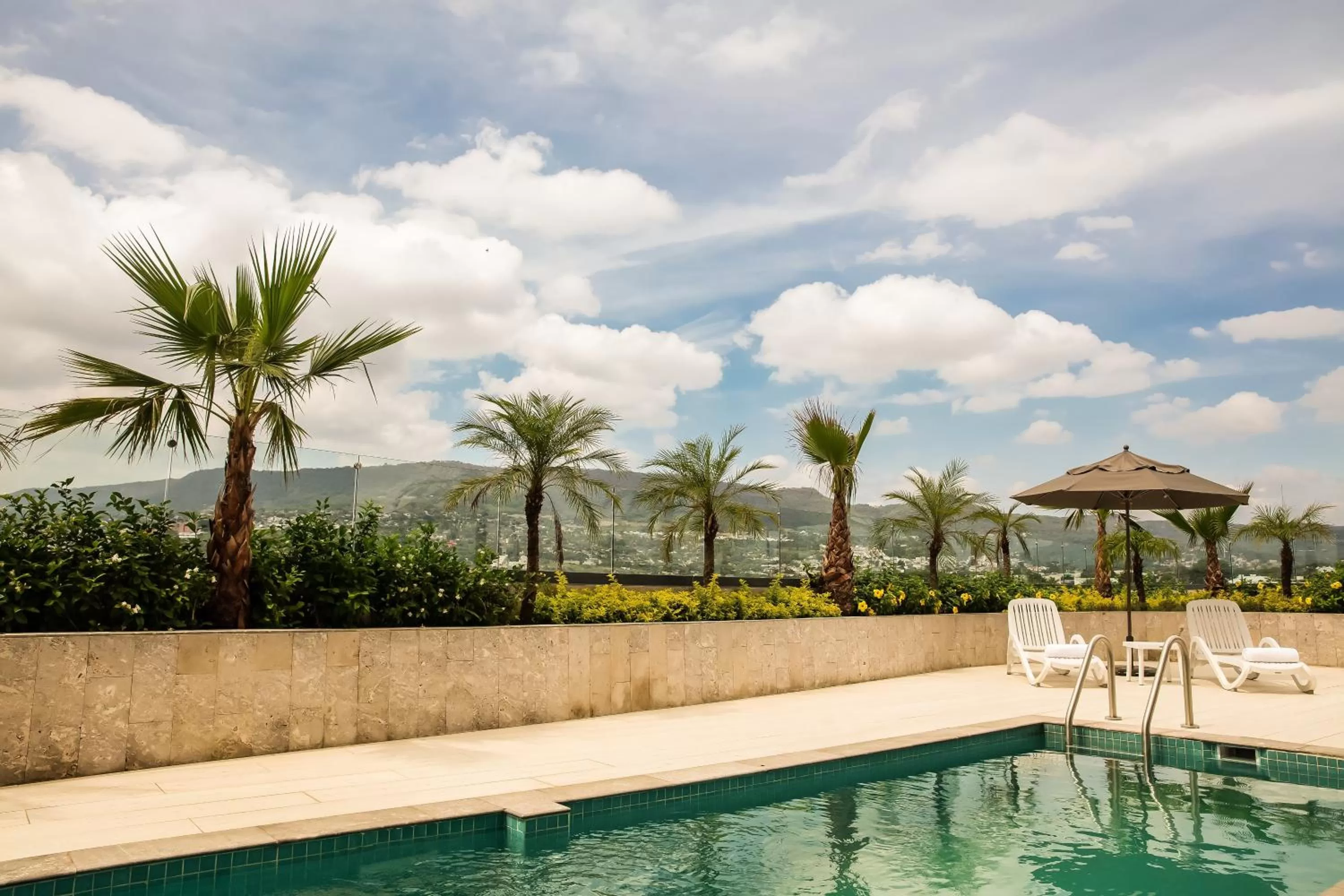 Swimming pool in Fiesta Inn Tuxtla Fashion Mall