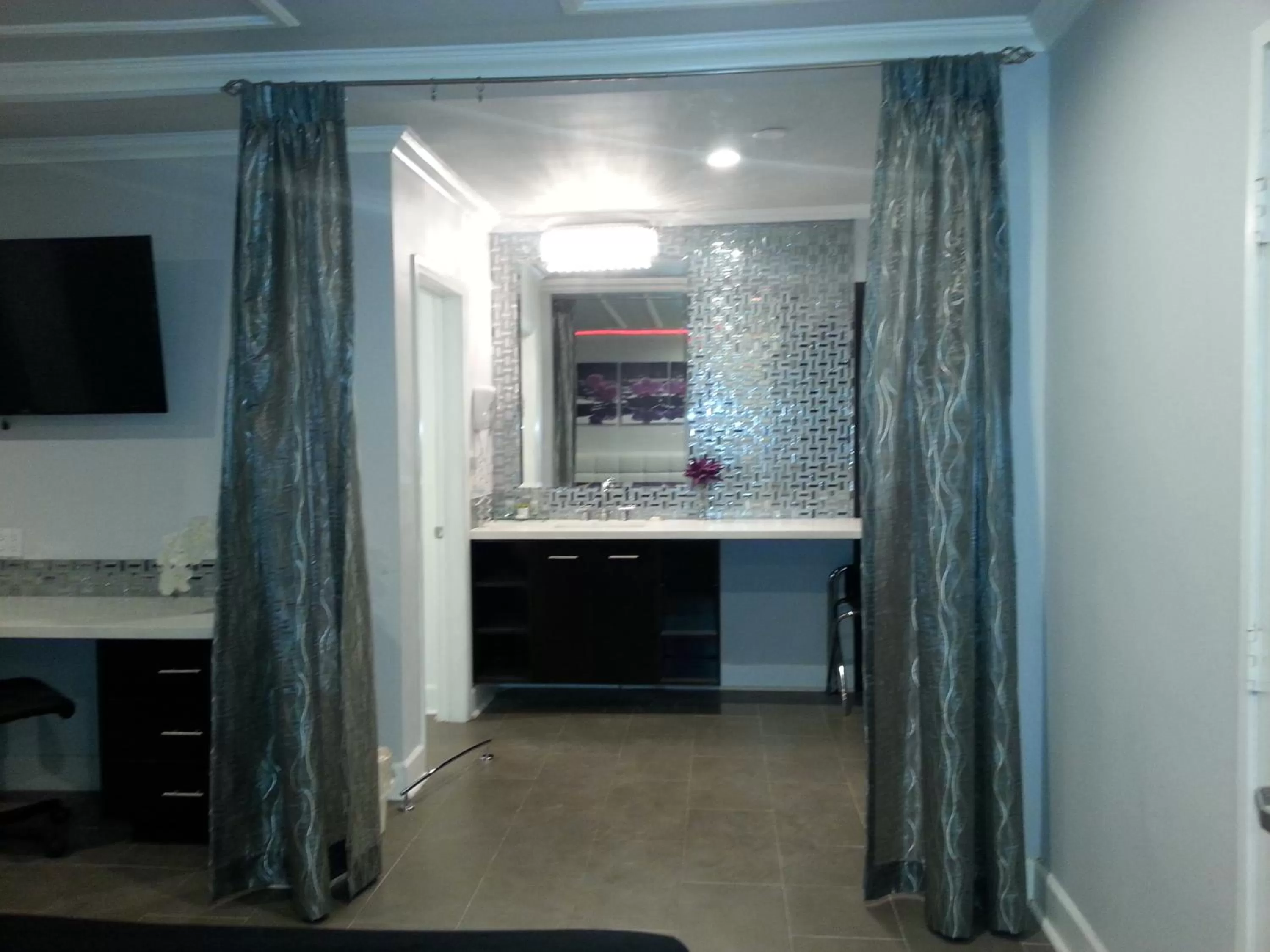 Kitchen or kitchenette in Hollywood VIP Hotel