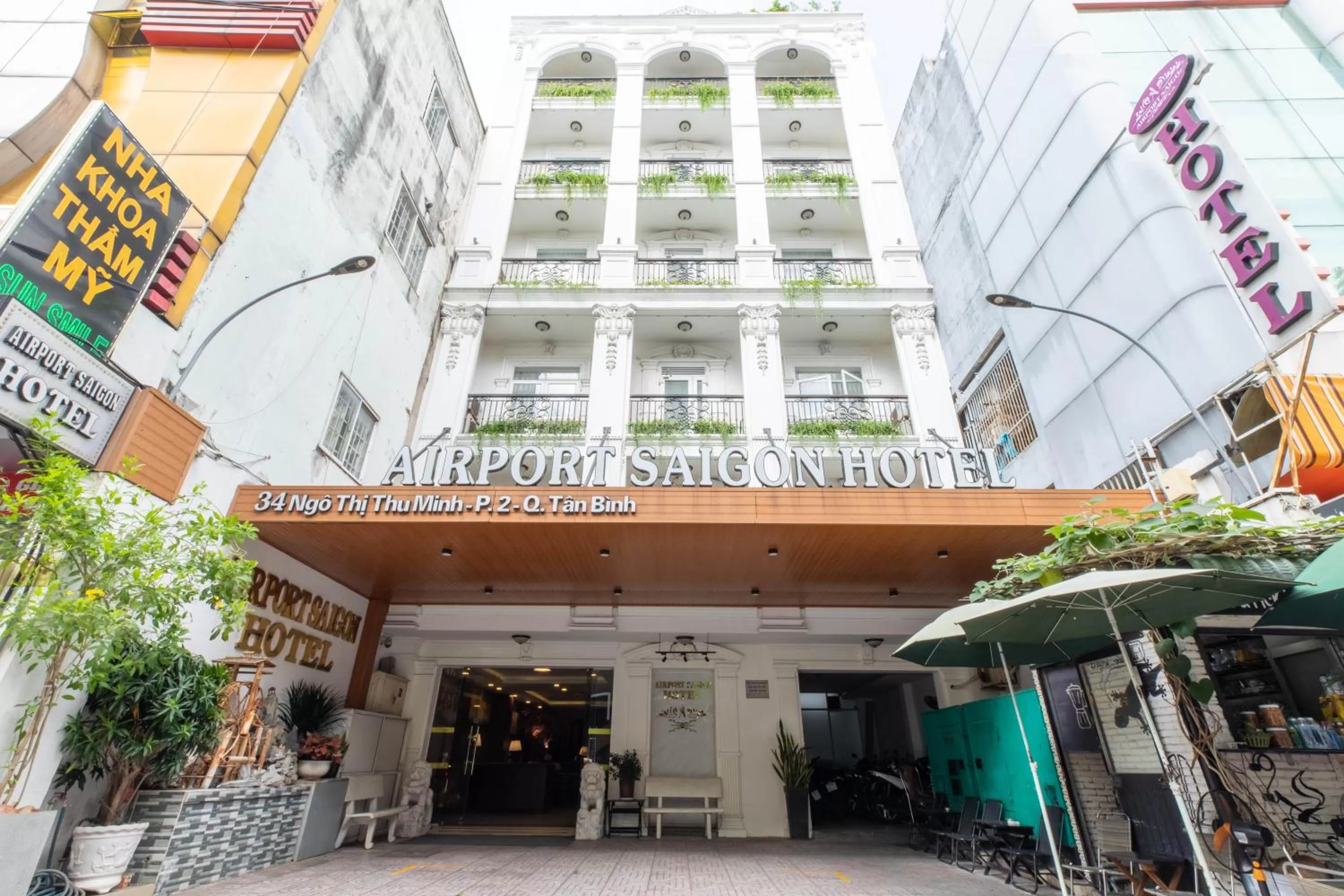 Property building in Airport Saigon Hotel - Gần ẩm thực đêm chợ Phạm Văn Hai