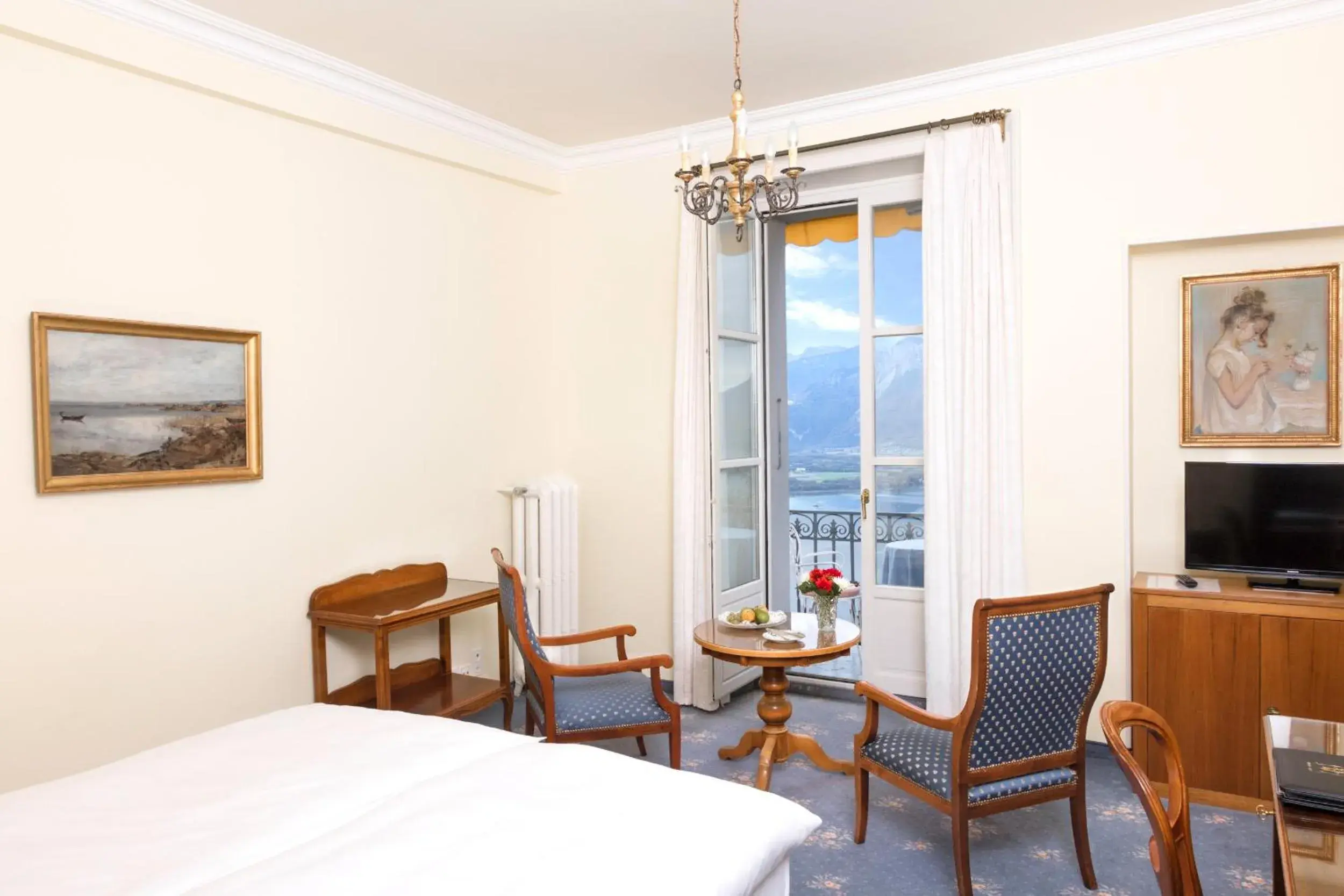 Standard Single Room with Lake View in Hotel Victoria Glion Standard Single Room with Lake View in Hotel Victoria Glion