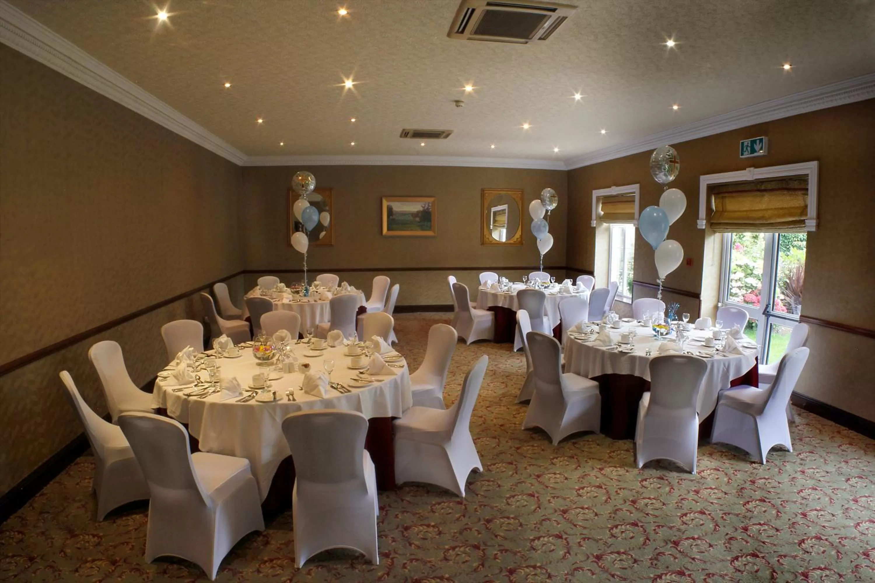 Meals in Seven Oaks Hotel