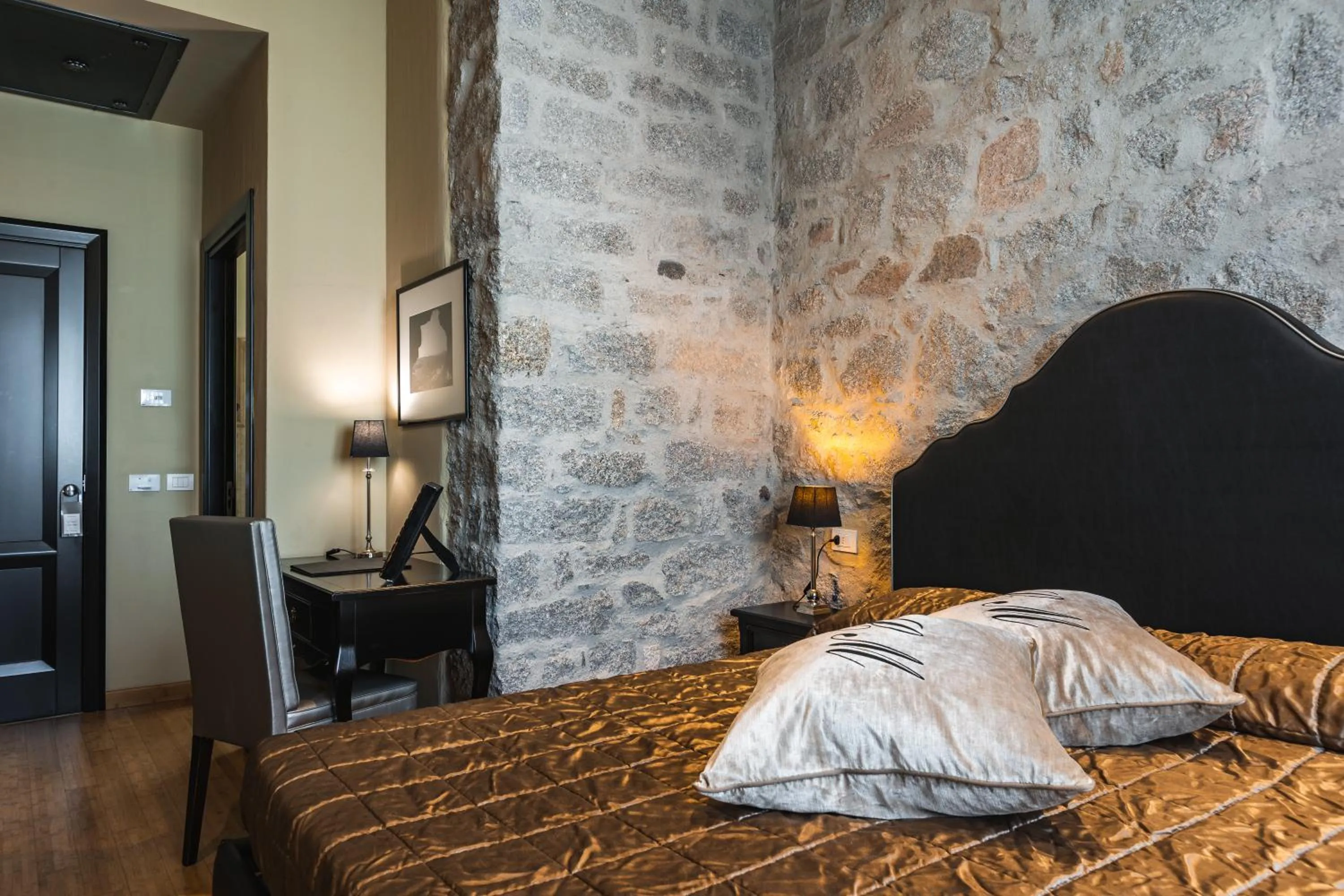 Bed in La Locanda Del Conte Mameli - Boutique Hotel & Suite SPA