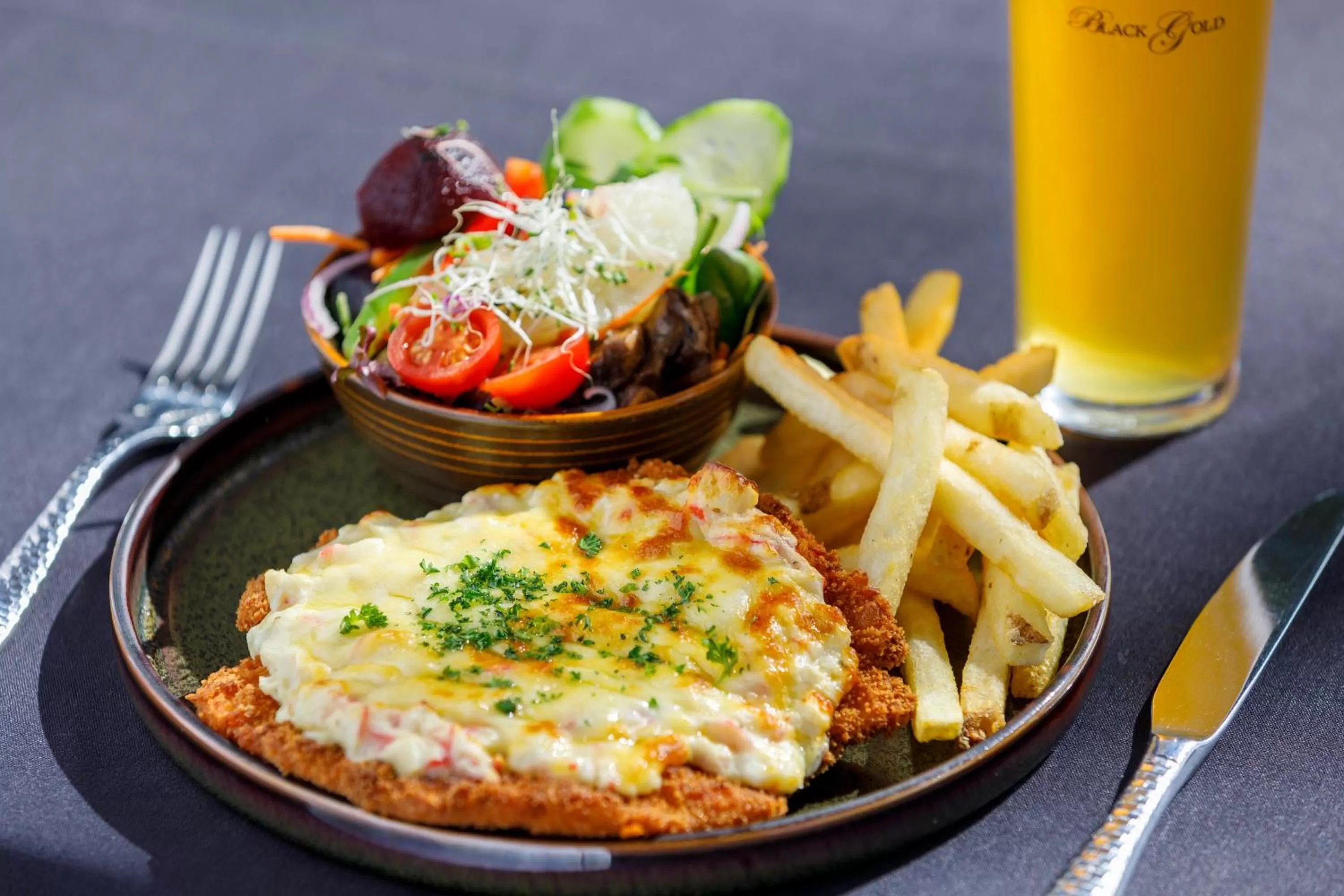 Restaurant/places to eat in Black Gold Motel