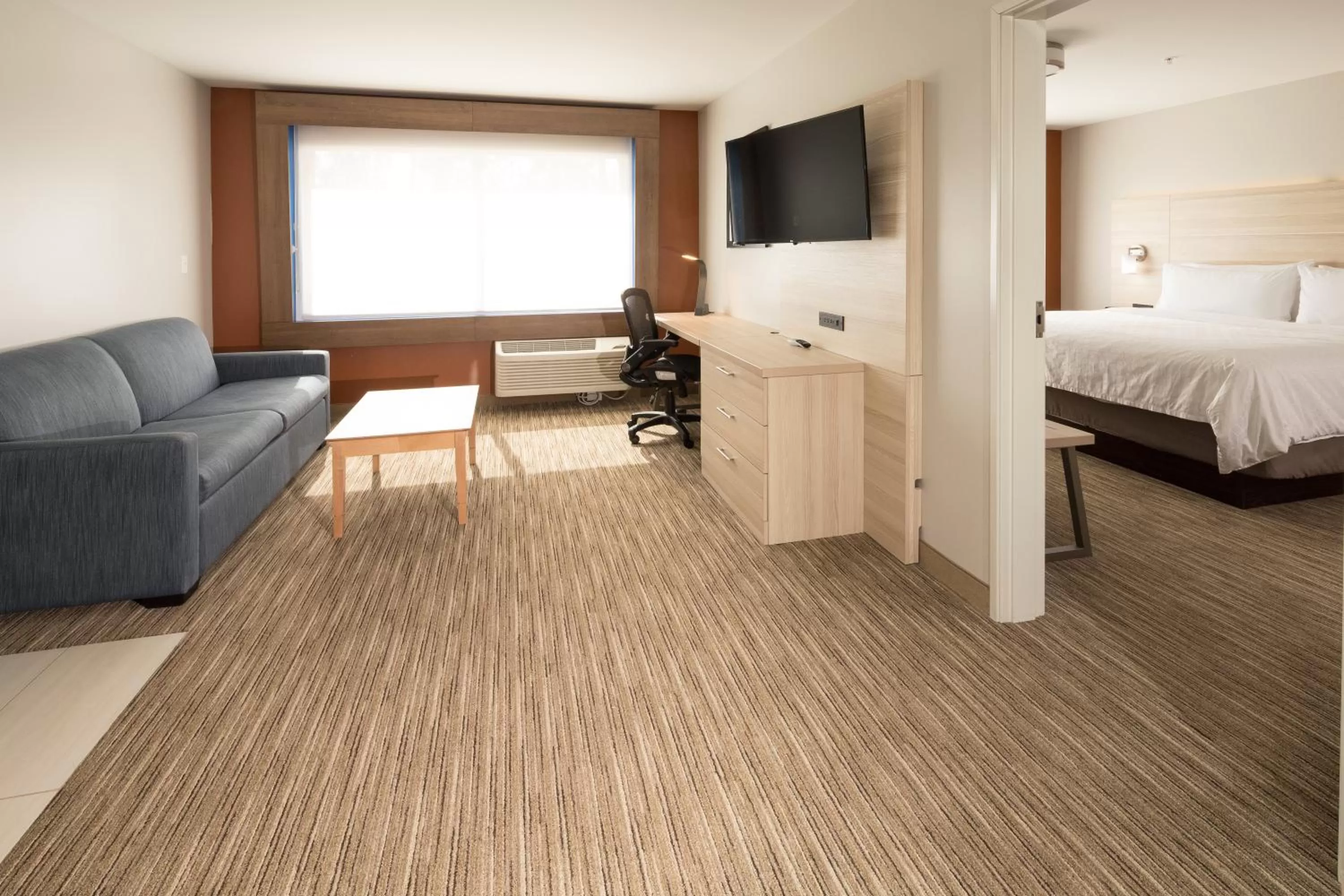 Bedroom, Bed in Holiday Inn Express & Suites - Portage by IHG