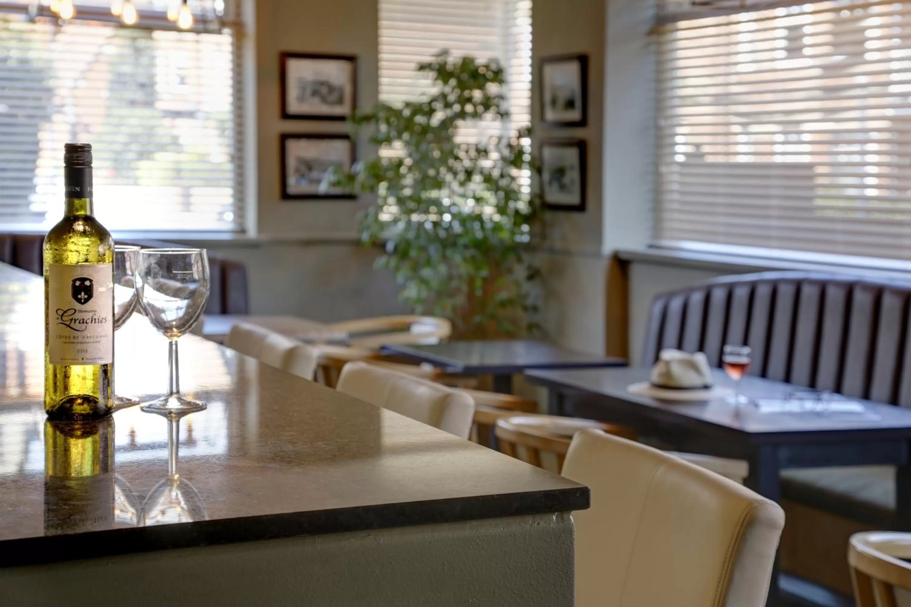 Lounge or bar, Restaurant/Places to Eat in Best Western Brook Hotel