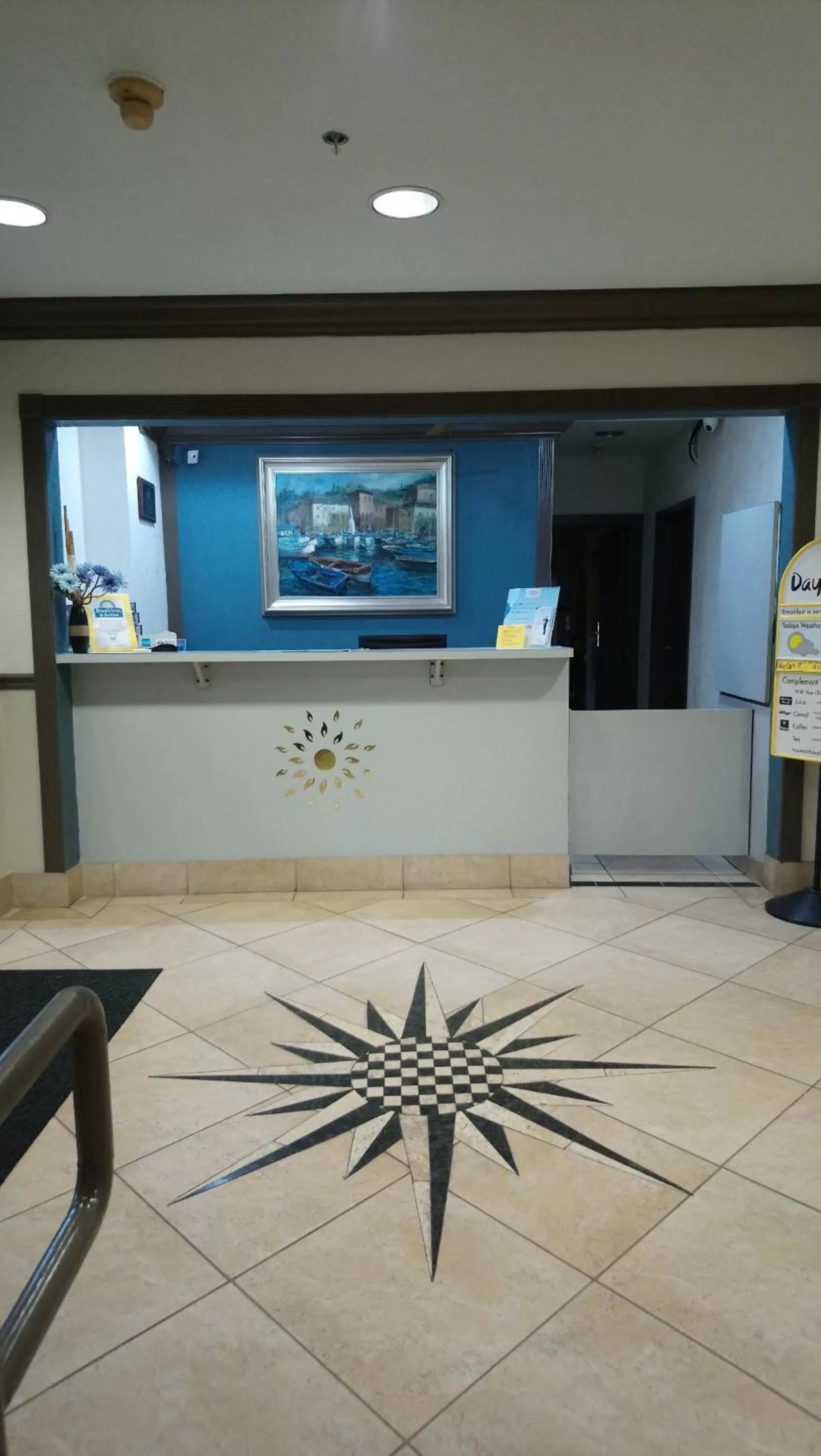 Lobby or reception in Days Inn & Suites by Wyndham Webster NASA-ClearLake-Houston