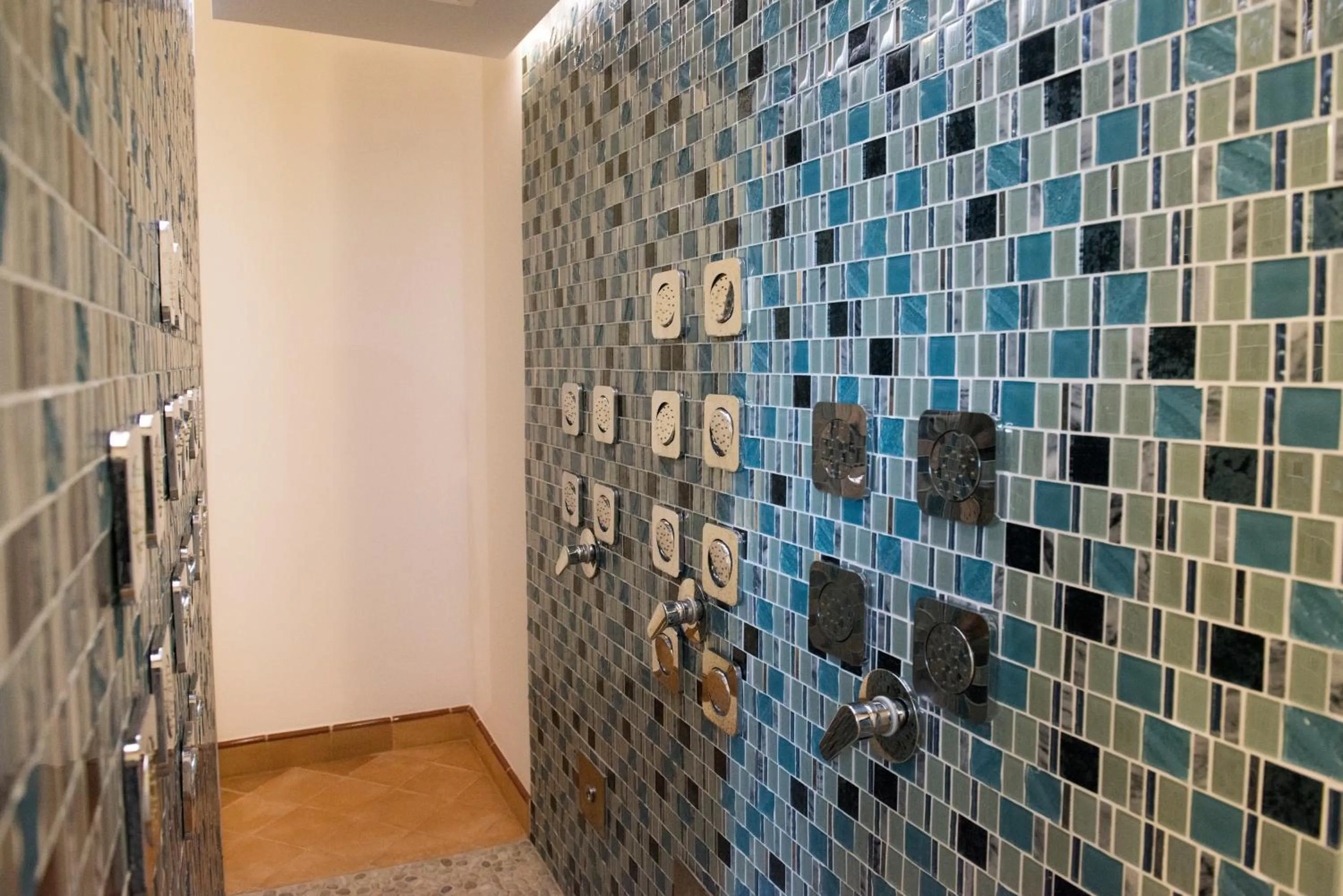 Decorative detail in Taverna Del Capitano