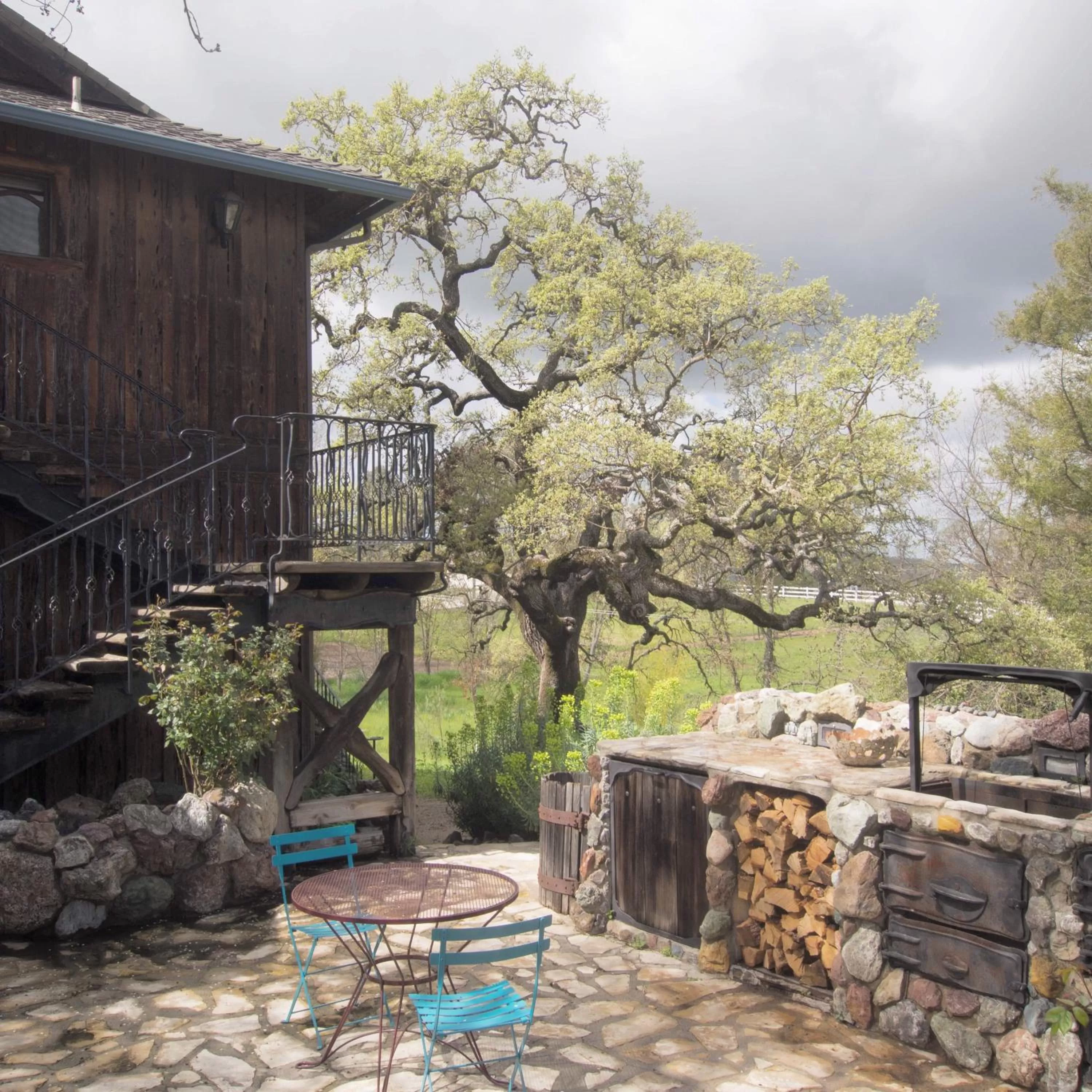 Property building in Inn Paradiso