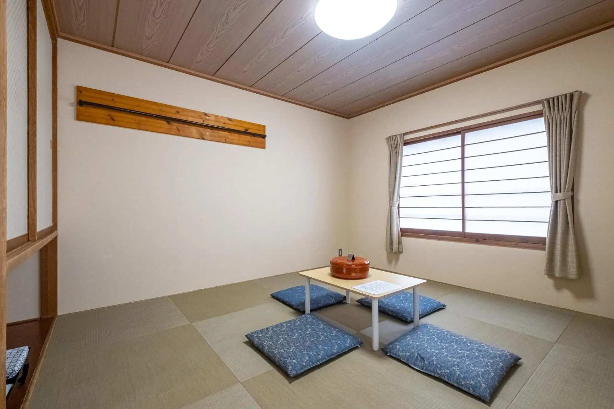 Photo of the whole room, Bed in Kawaguchiko Station Inn