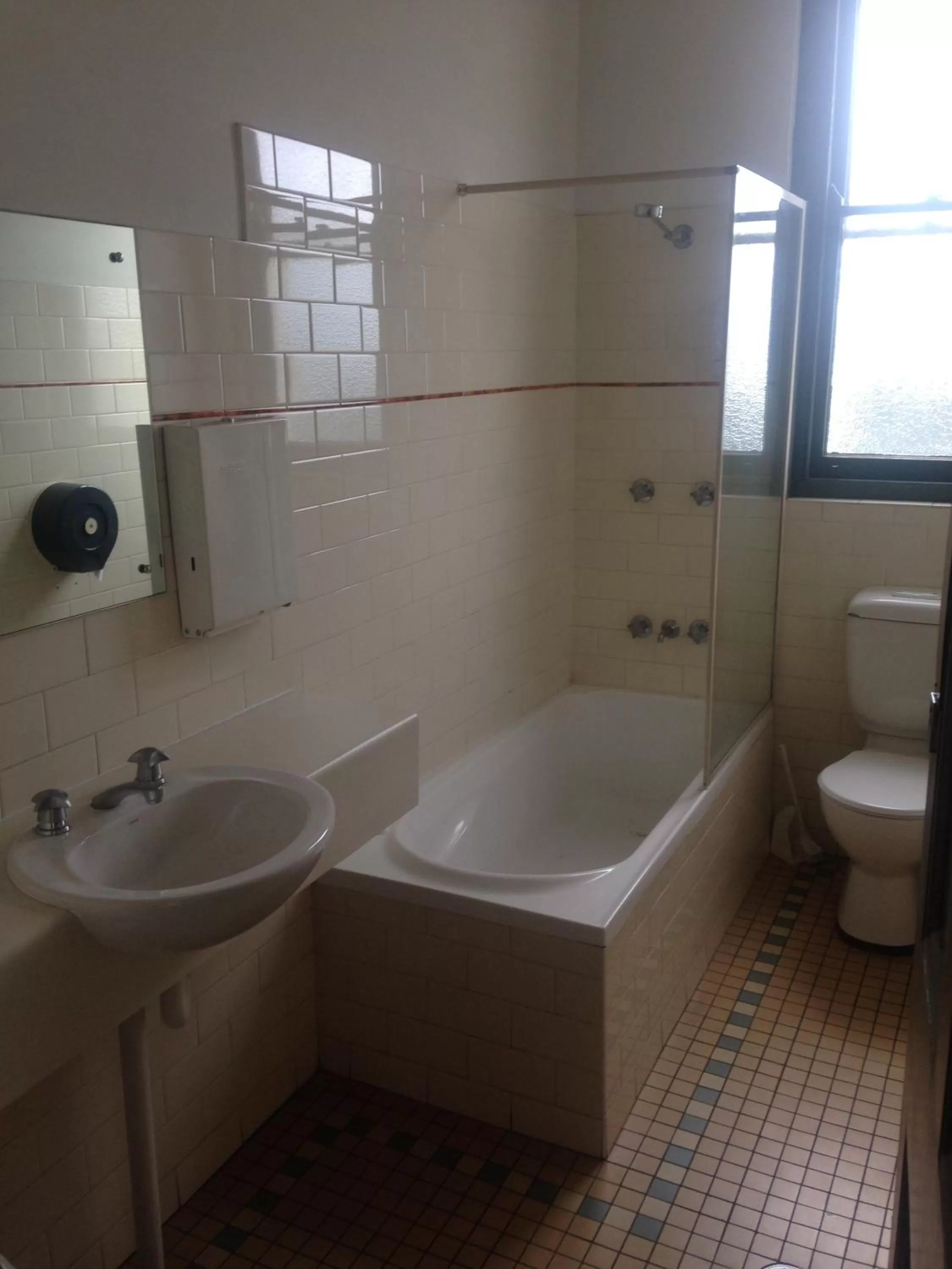 Bathroom in Hotel Cessnock