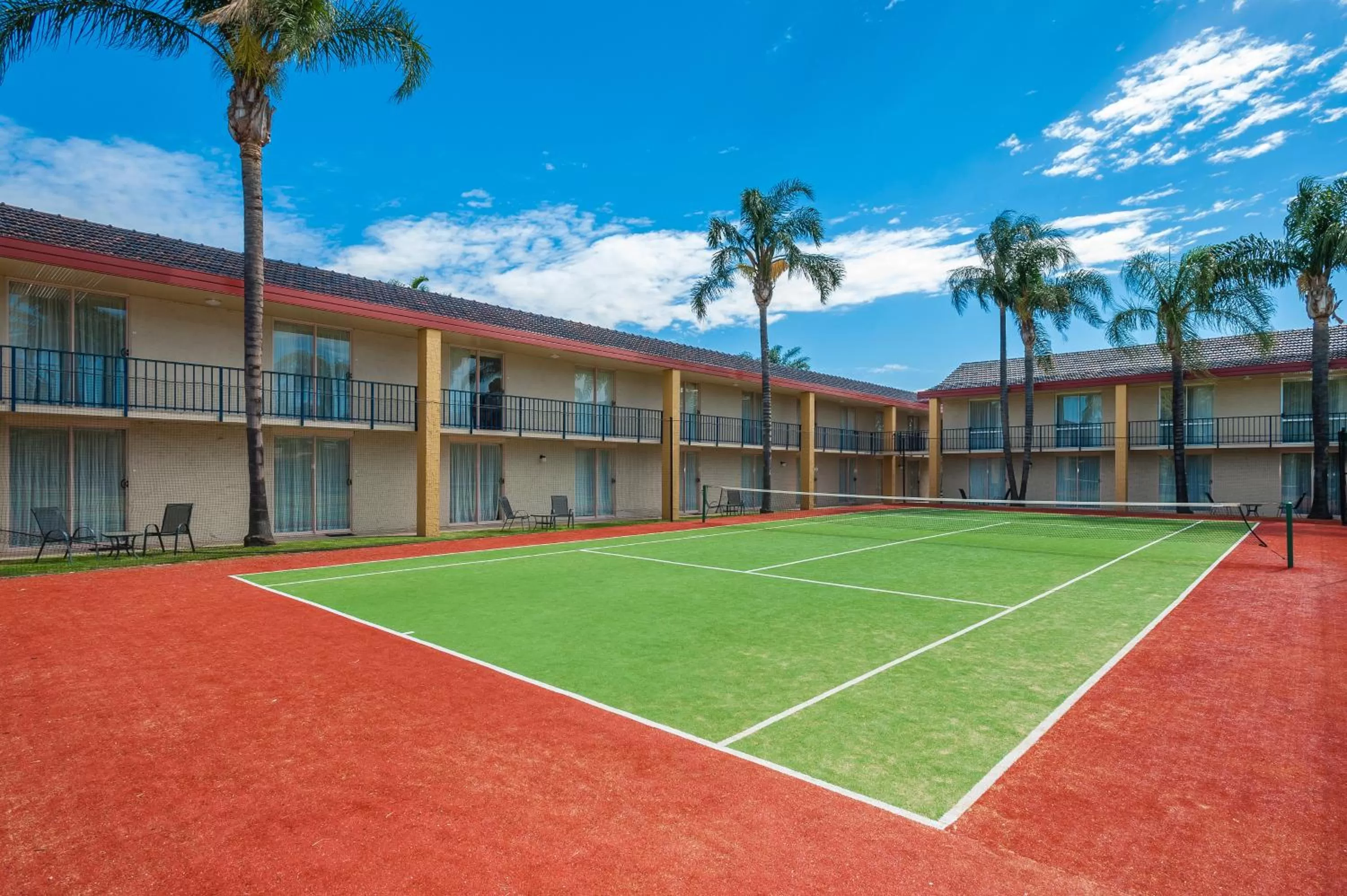 Tennis court in Mildura Inlander Resort