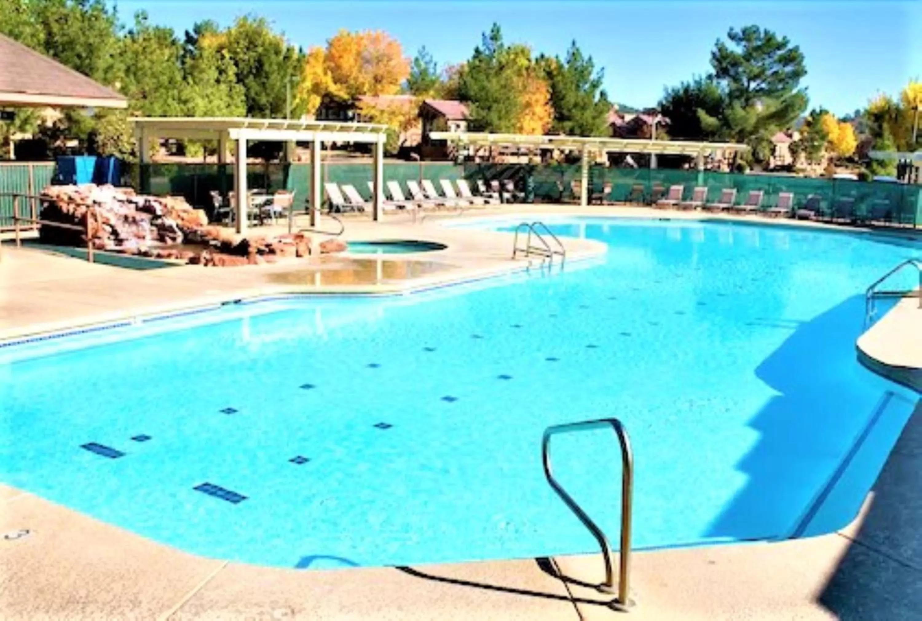 Swimming pool in Sedona Pines Resort