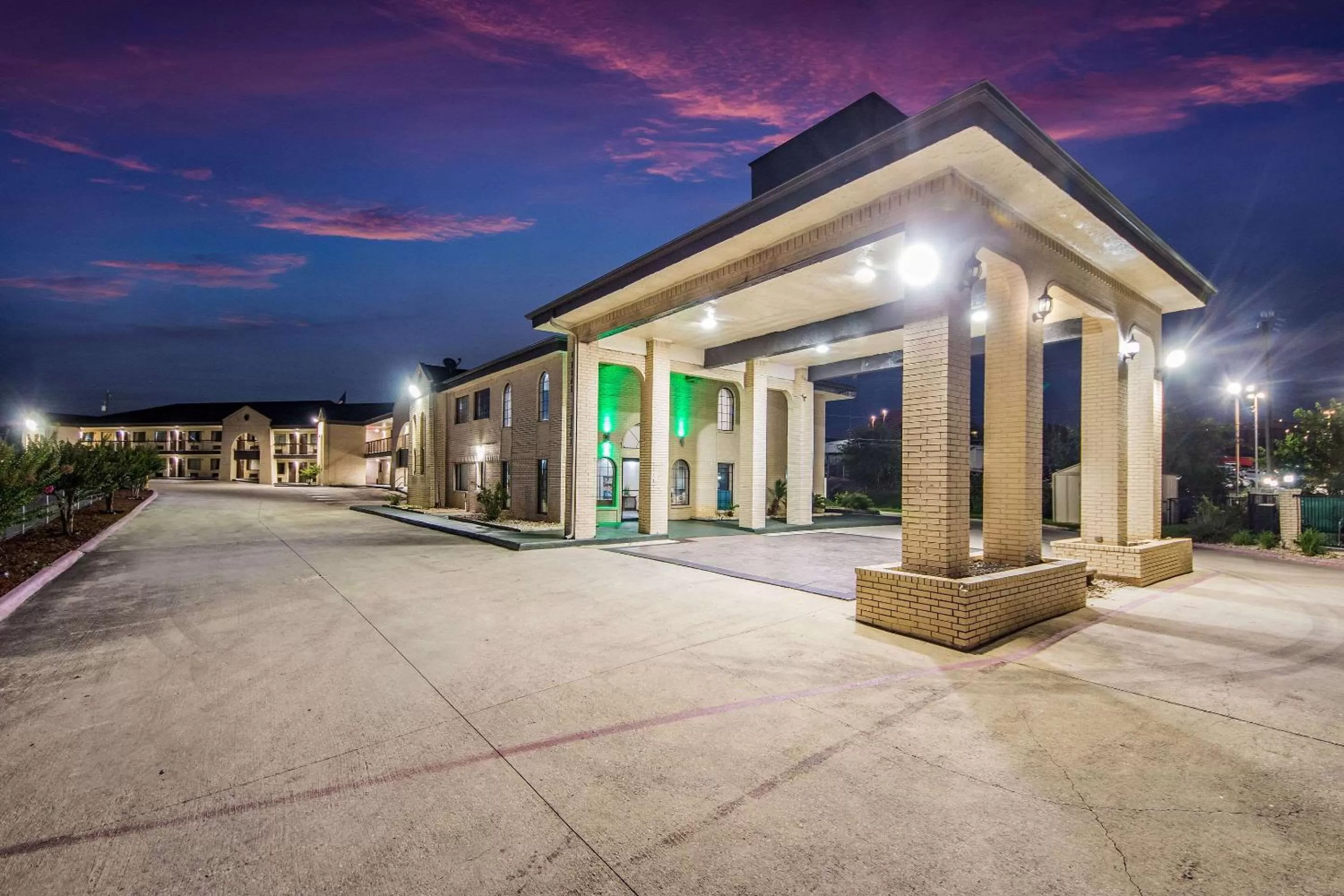 Property building in Quality Inn Medical Center