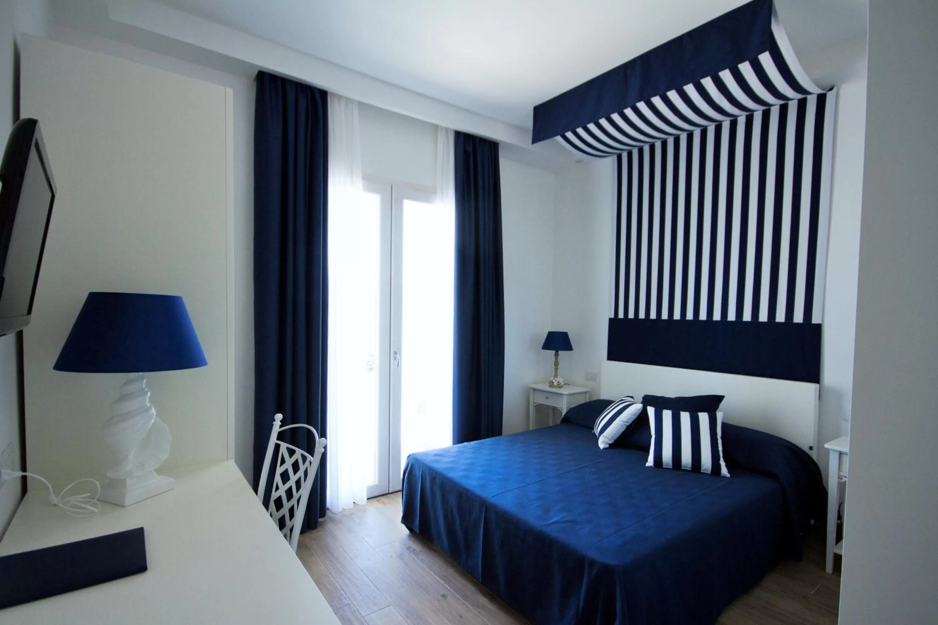 Photo of the whole room, Bed in Hotel Nautilus