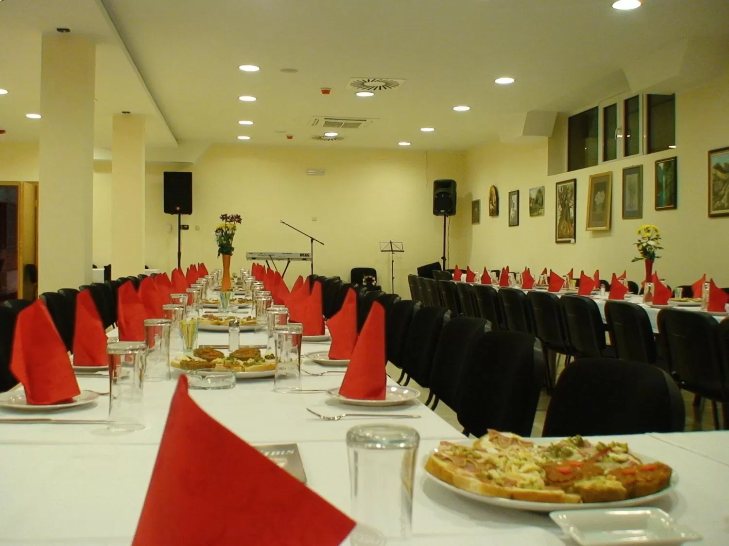 Restaurant/places to eat in Mali Hotel BaMBiS