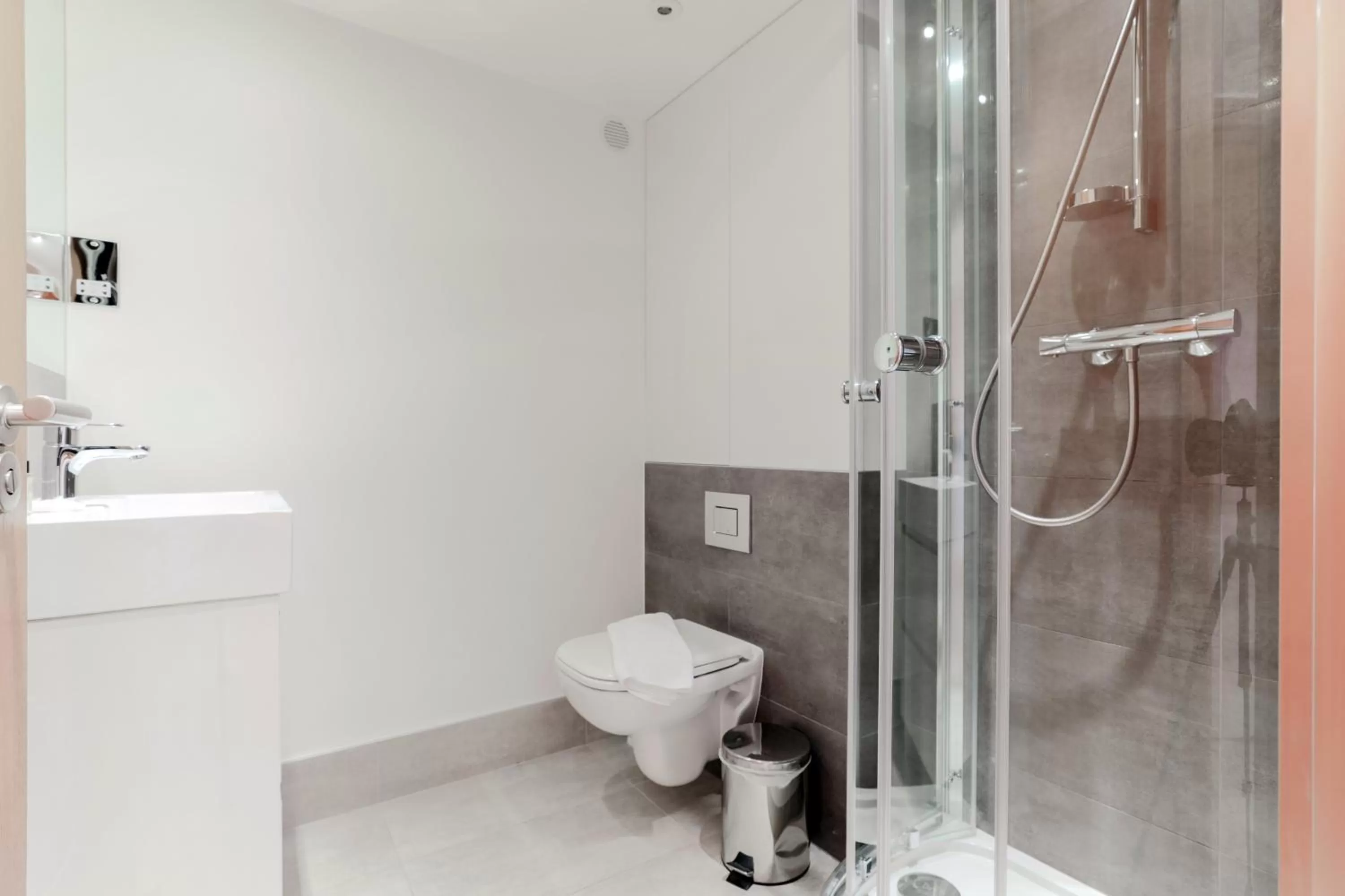 Bathroom in Monument Apartments