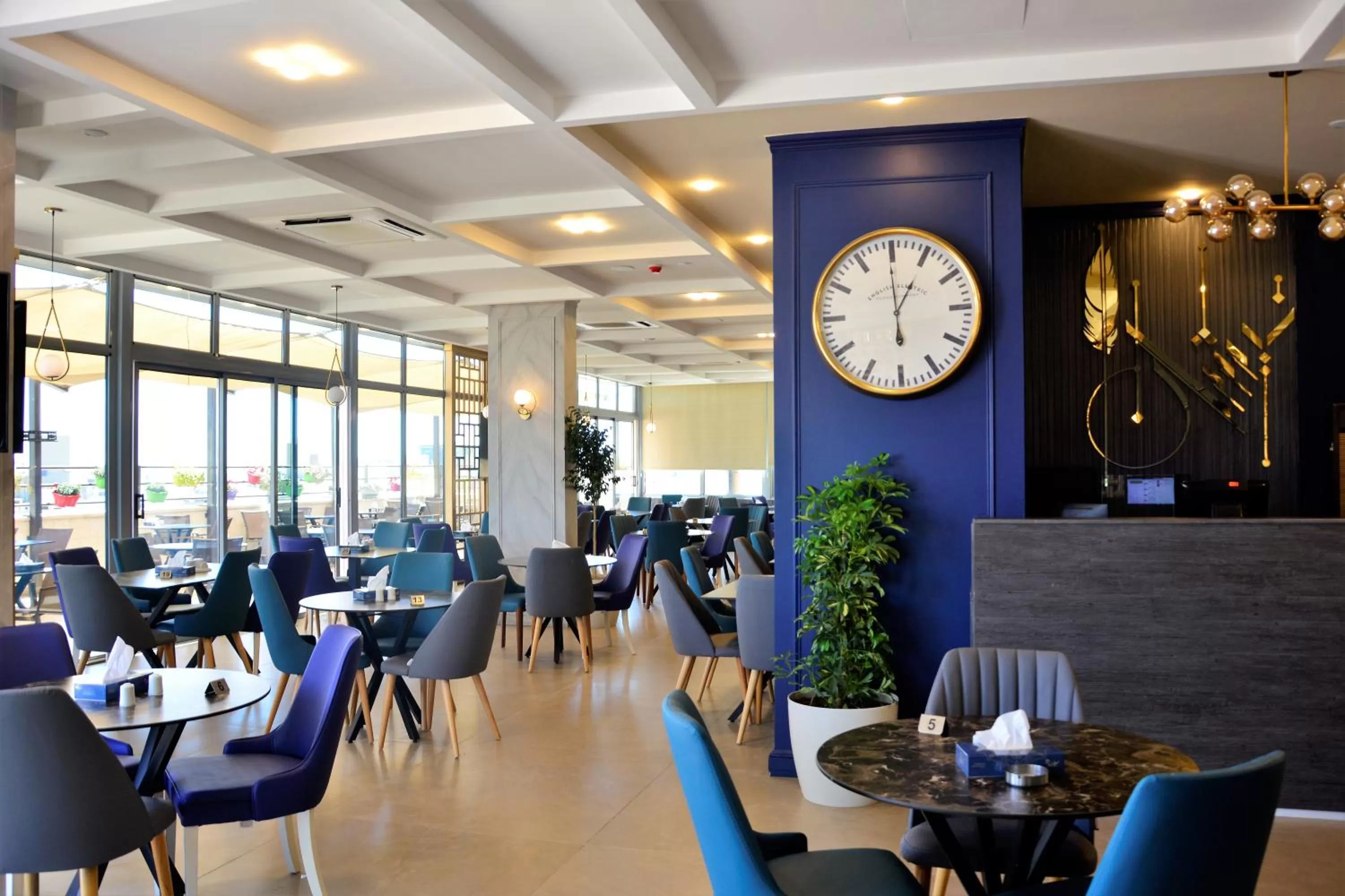 Restaurant/places to eat in Nishan Hotel