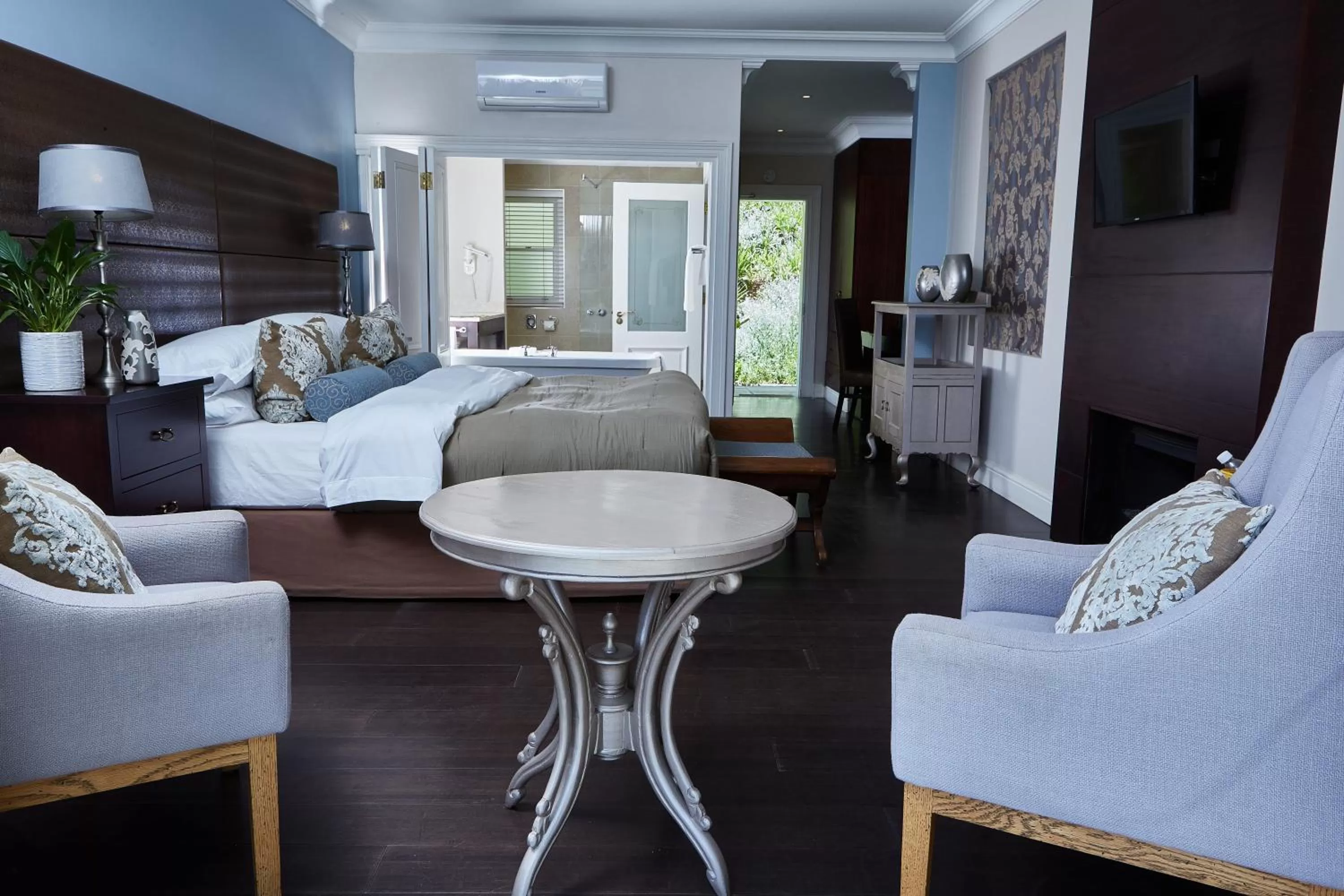 Bedroom, Bed in The Devon Valley Hotel