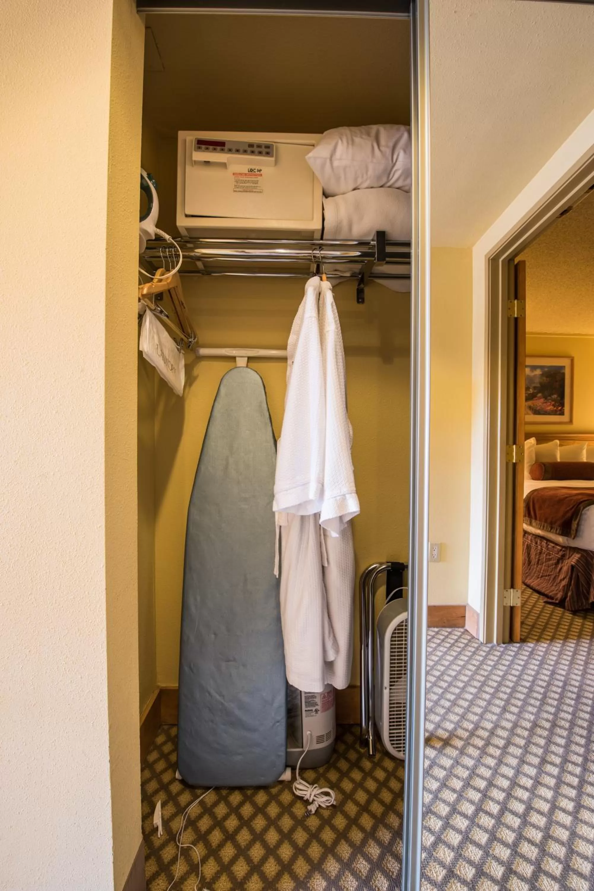 Photo of the whole room, Bed in The Grand Lodge Hotel and Suites