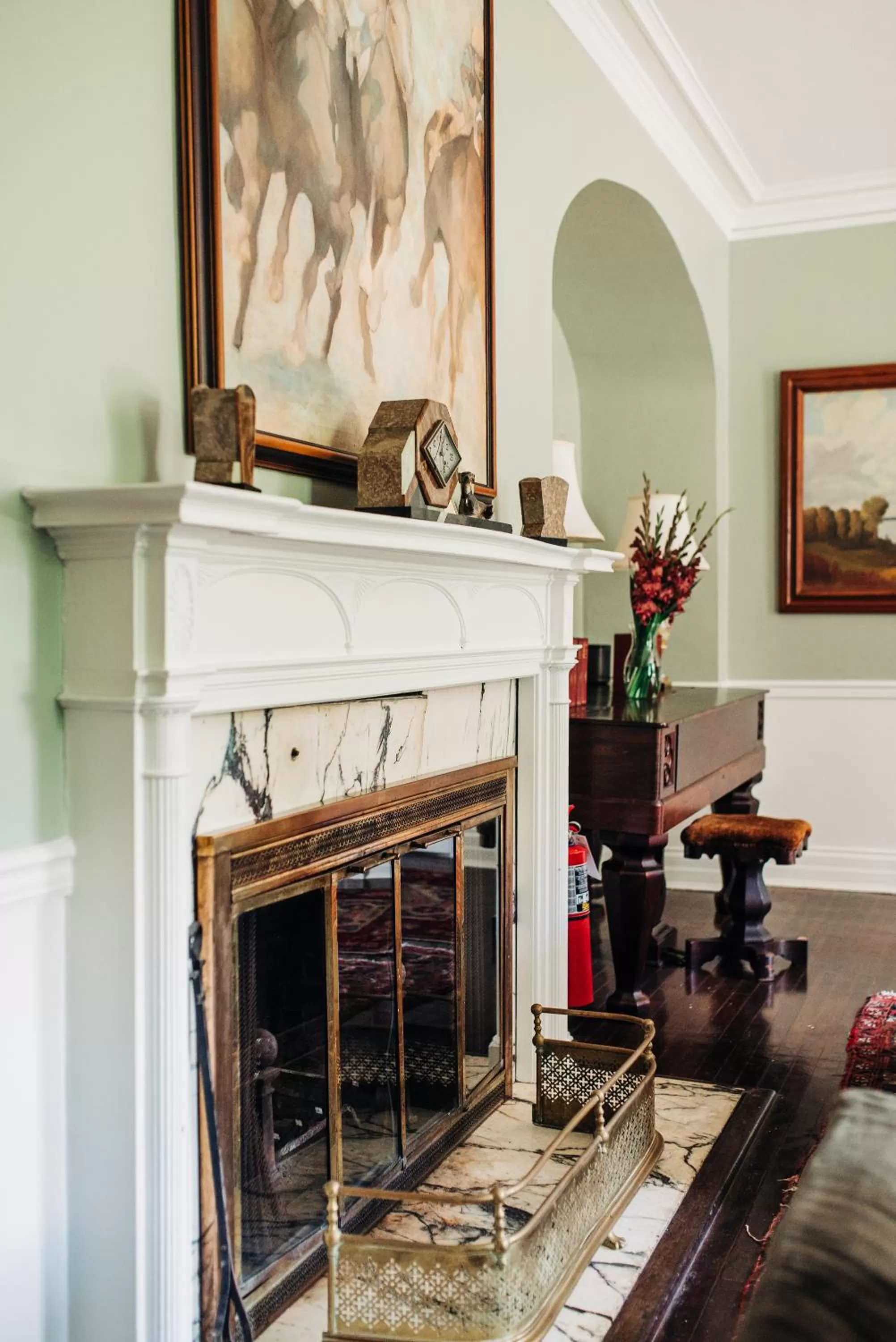 Living room in Benn Conger Inn