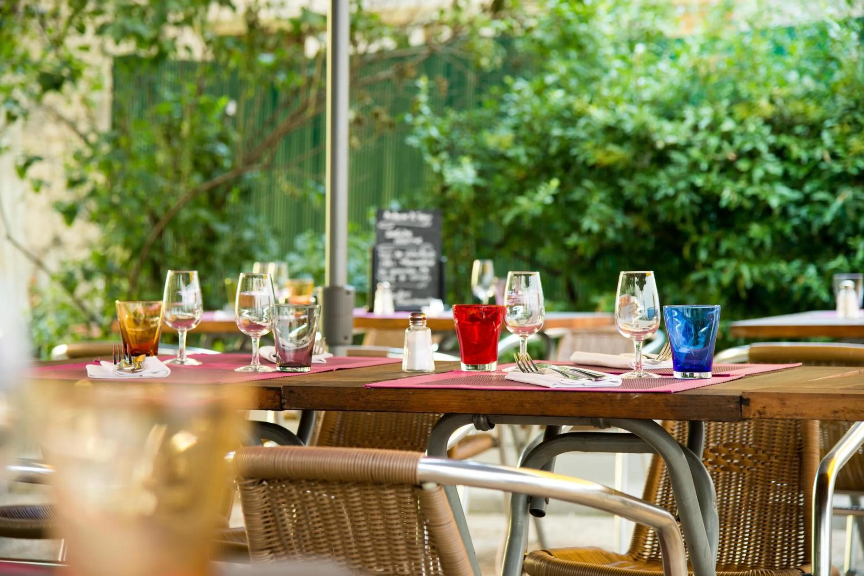 Restaurant/places to eat in ibis Styles Lyon Centre Confluence