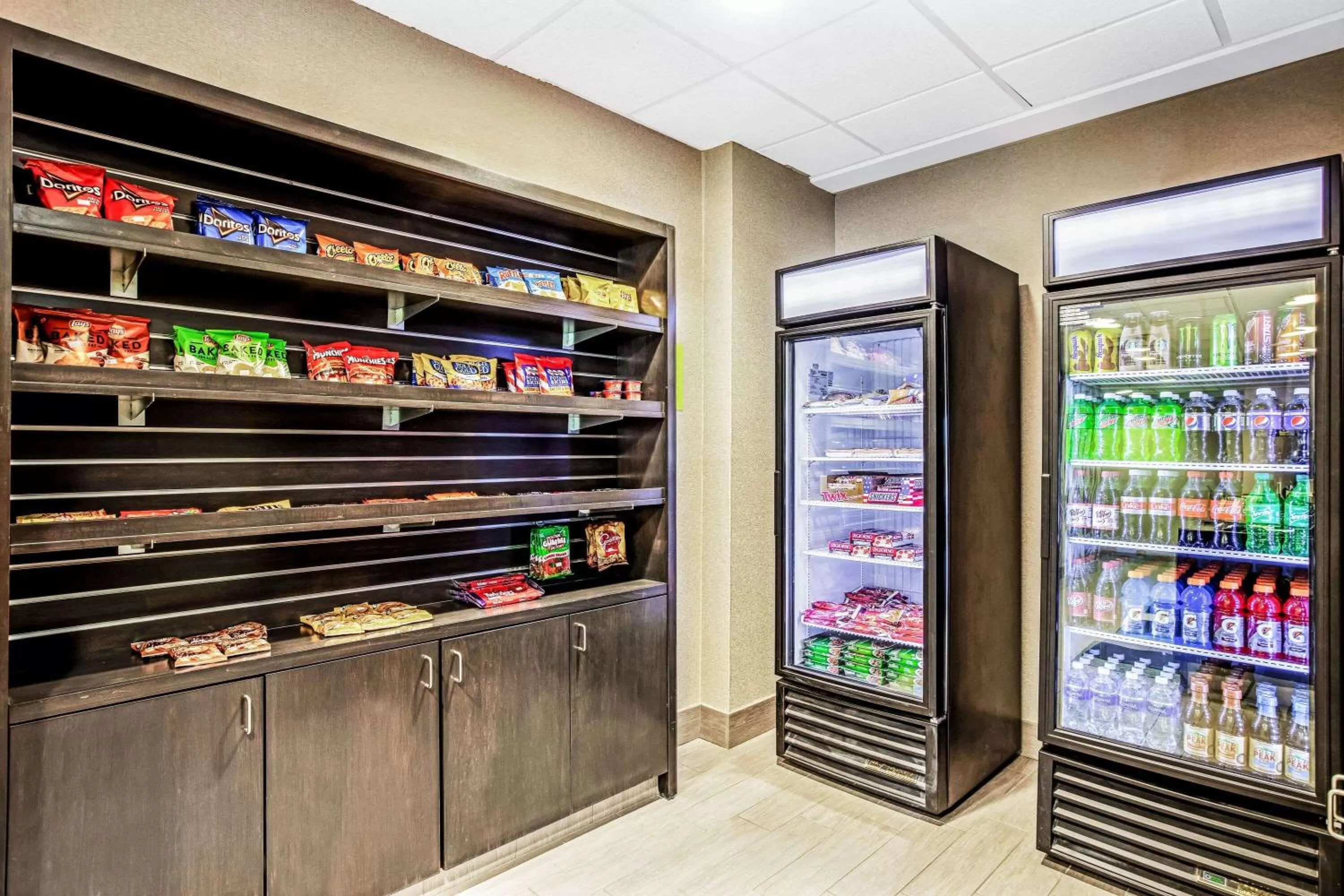 Food and drinks in La Quinta by Wyndham Kearney