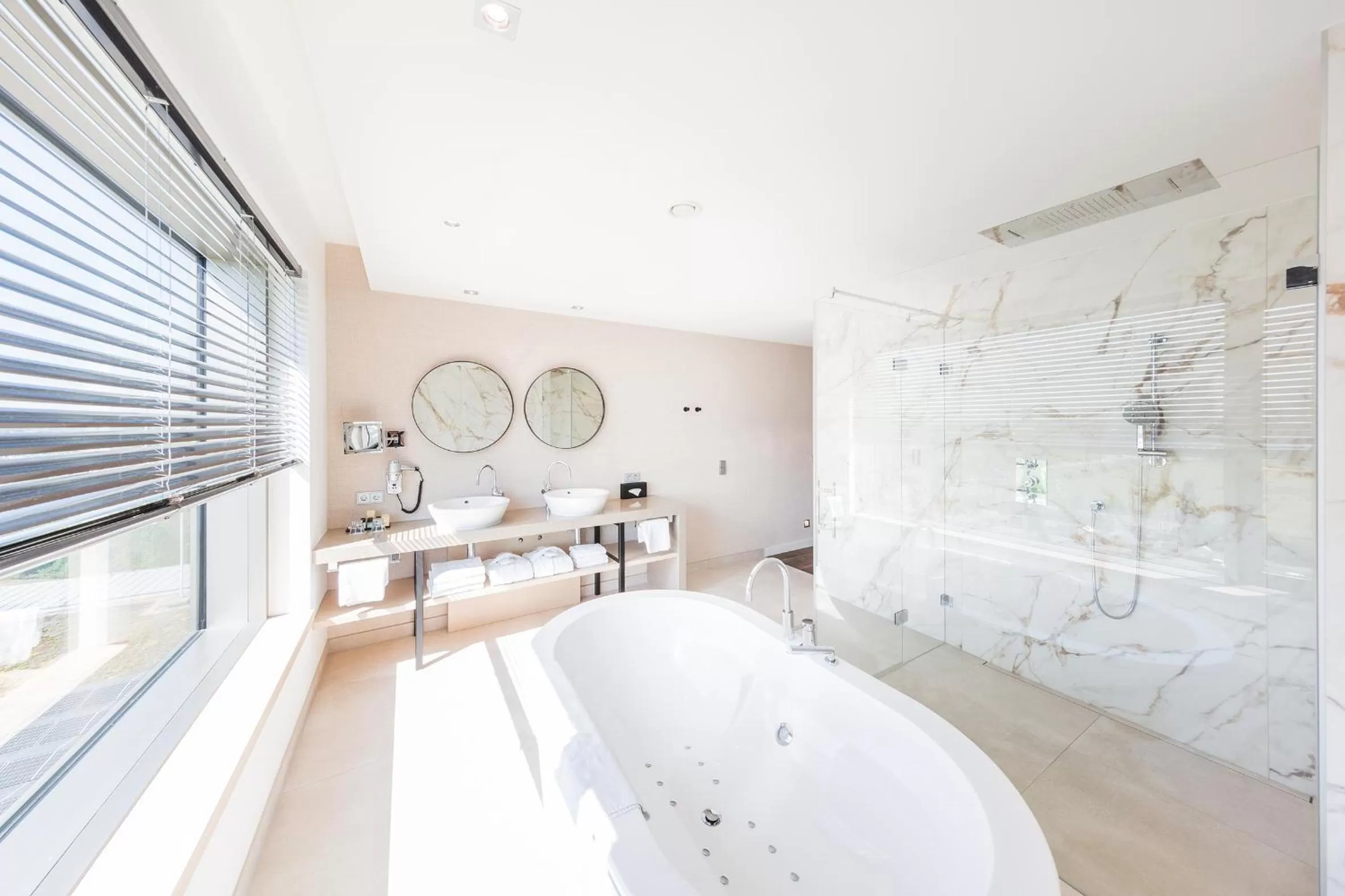 Hot Tub in Van der Valk Hotel Düsseldorf