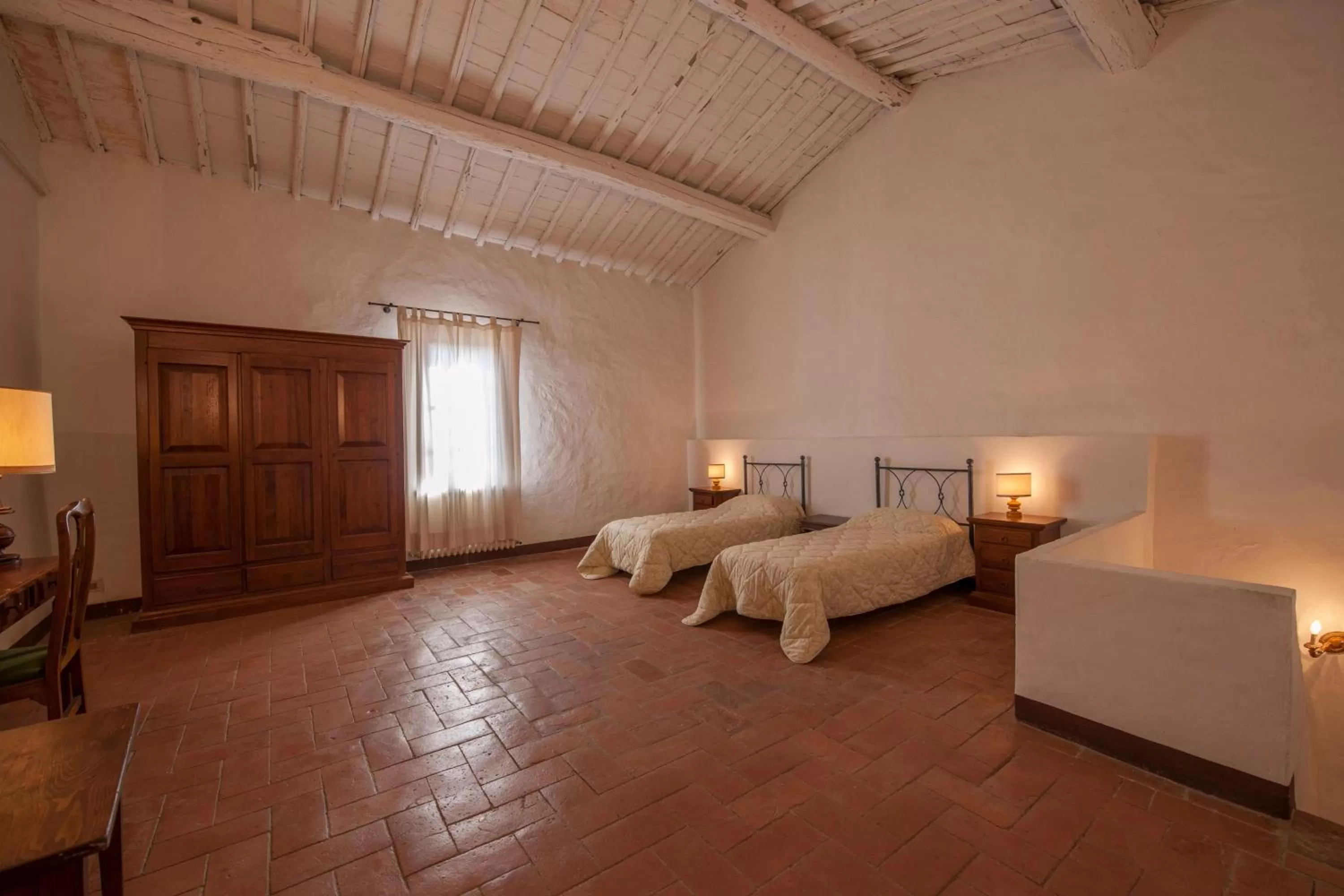 Photo of the whole room, Bed in Certosa di Pontignano Residenza d'Epoca - Place of Charme