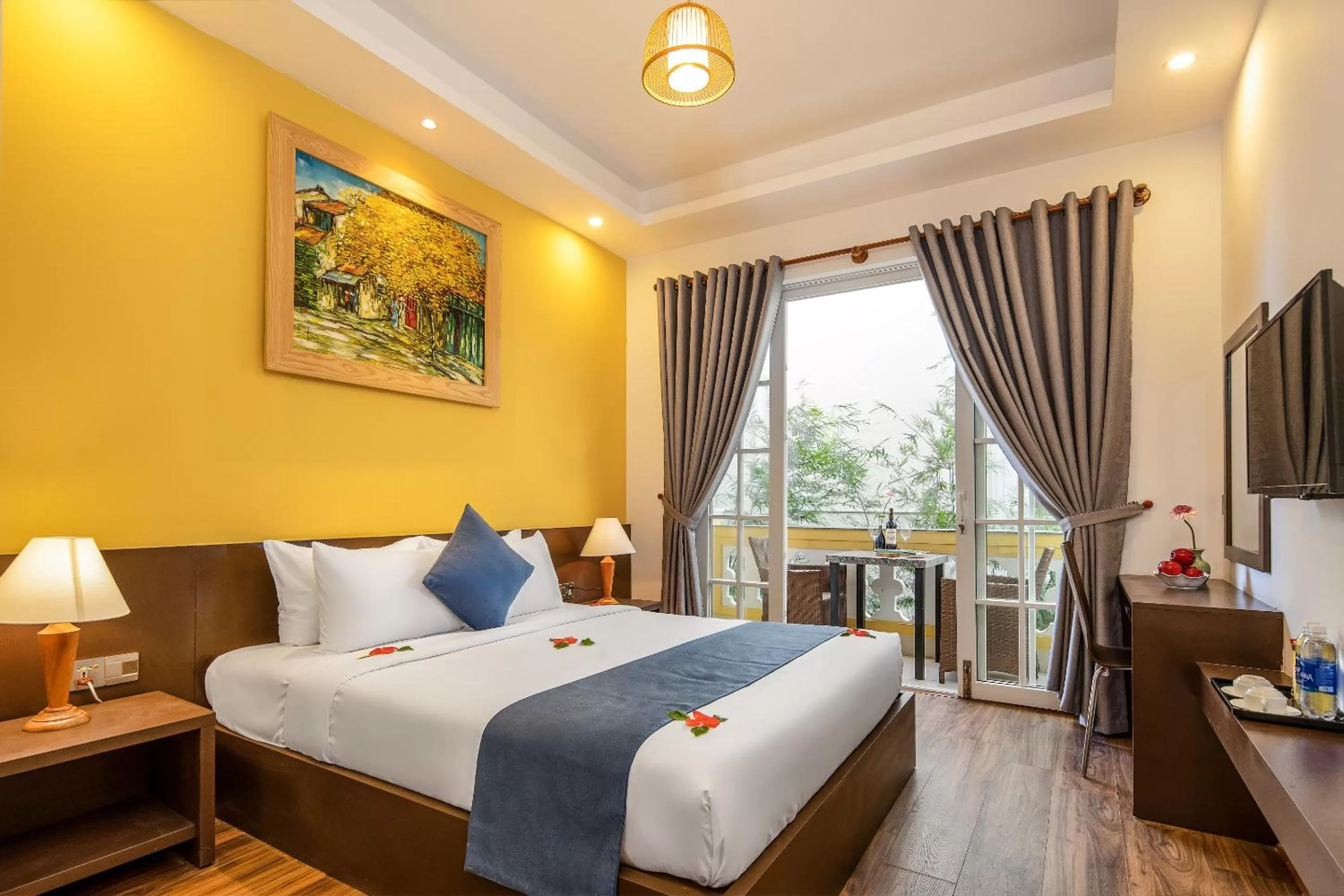 Photo of the whole room in TRIPLE Riverside Villa Hotel HoiAn