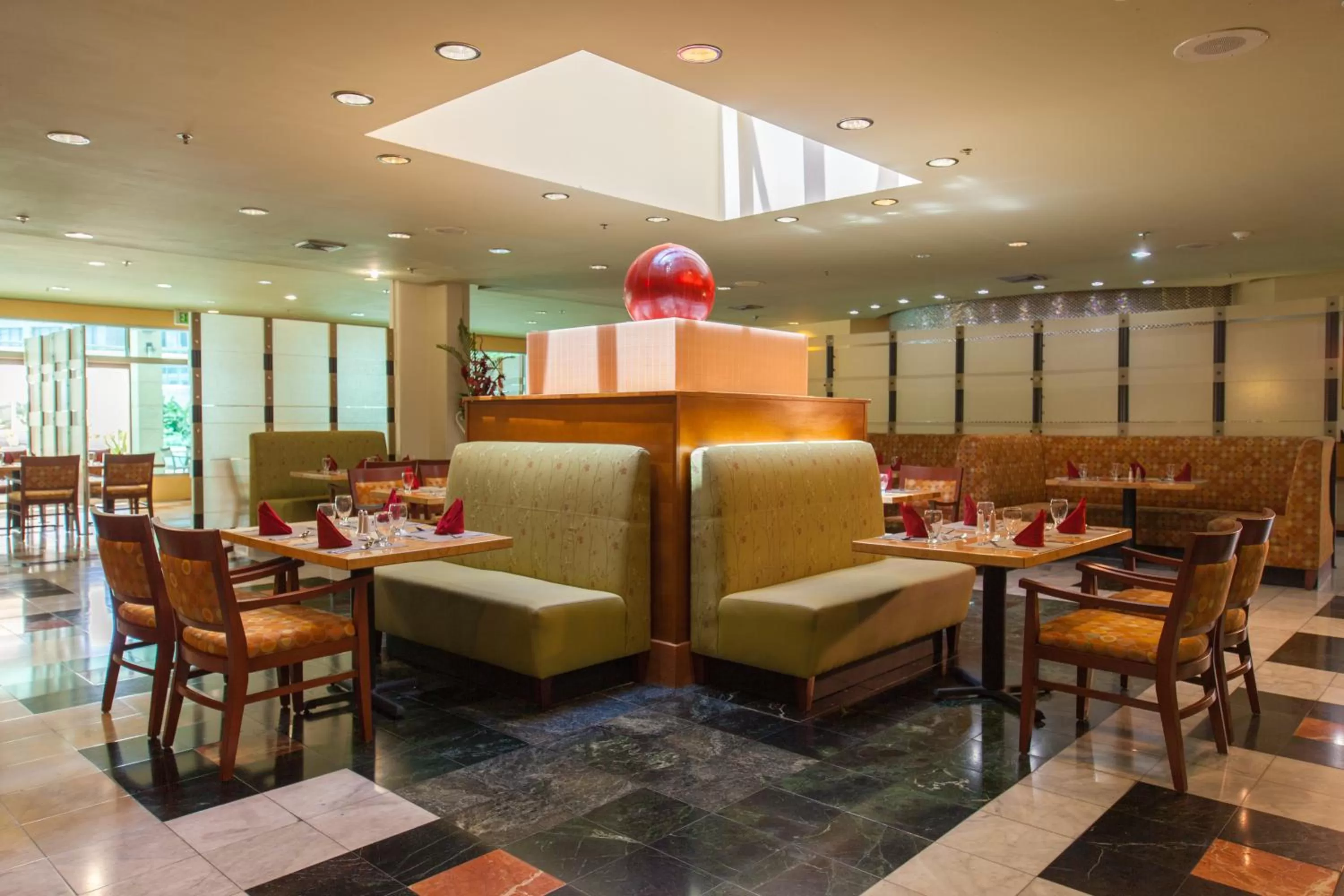 Restaurant/places to eat in Radisson Hotel Trinidad