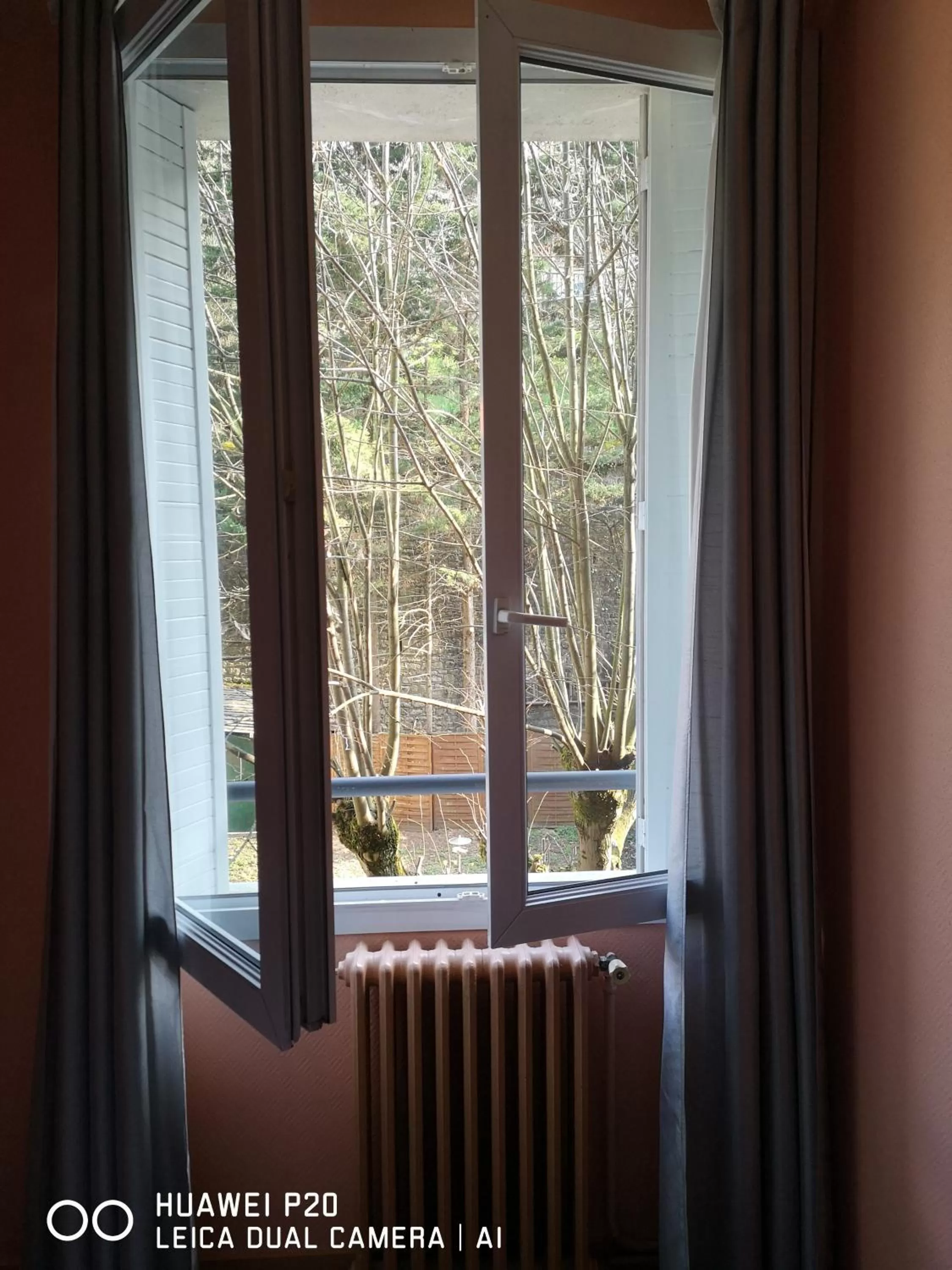 Bedroom in Hôtel Le Memphis