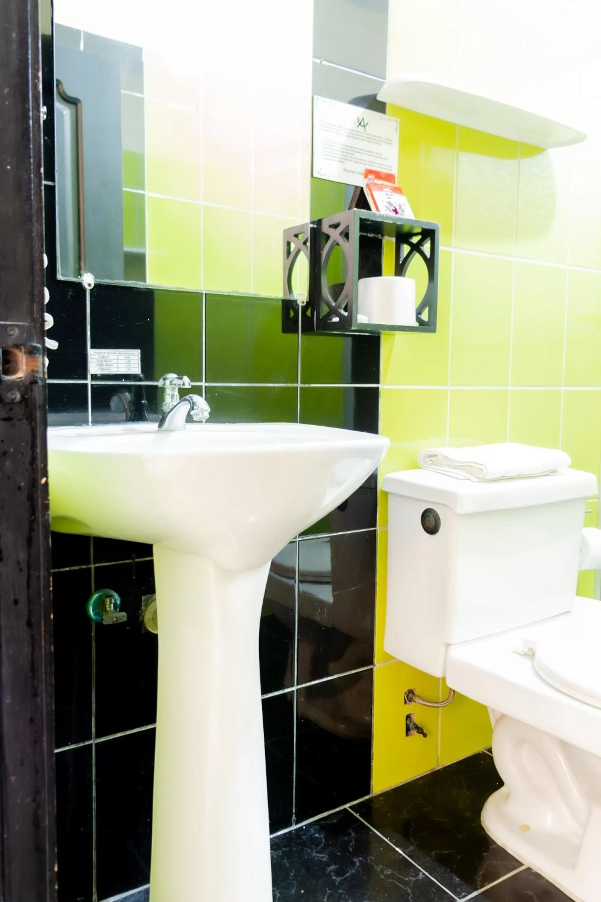 Toilet in Hostal Antares