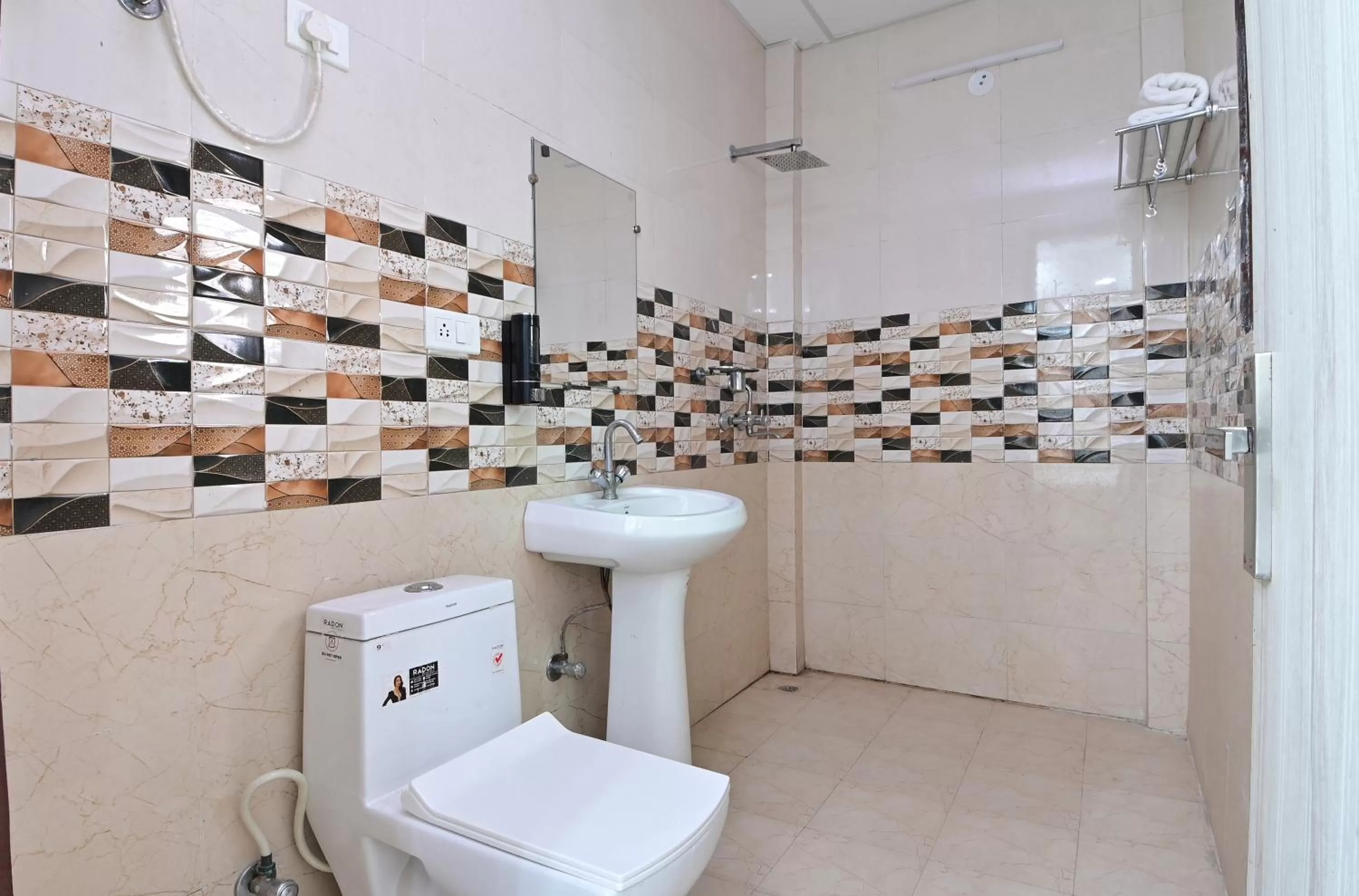 Shower, Bathroom in The Vertigo