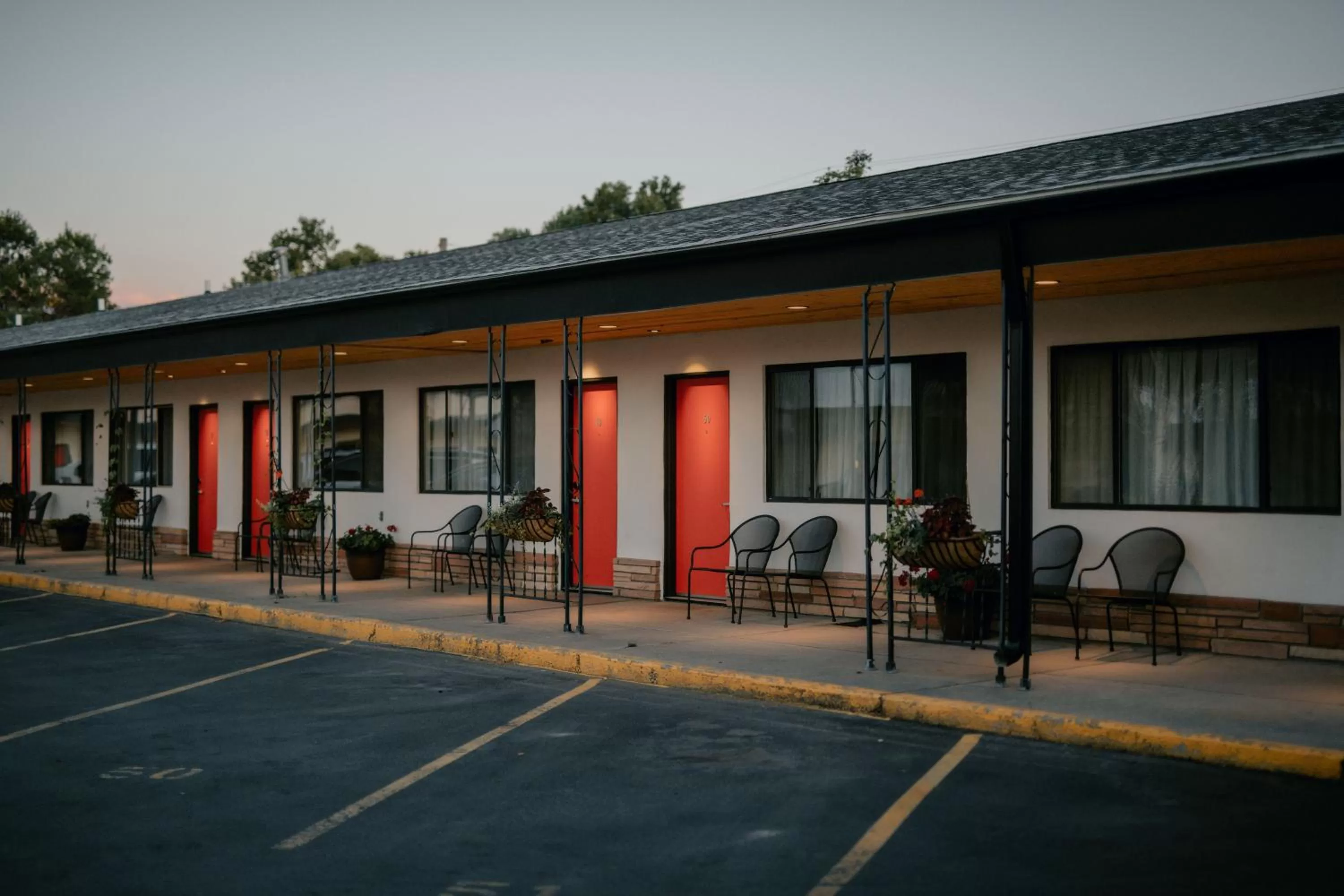 Property building in Sapphire Motel Midtown Bozeman