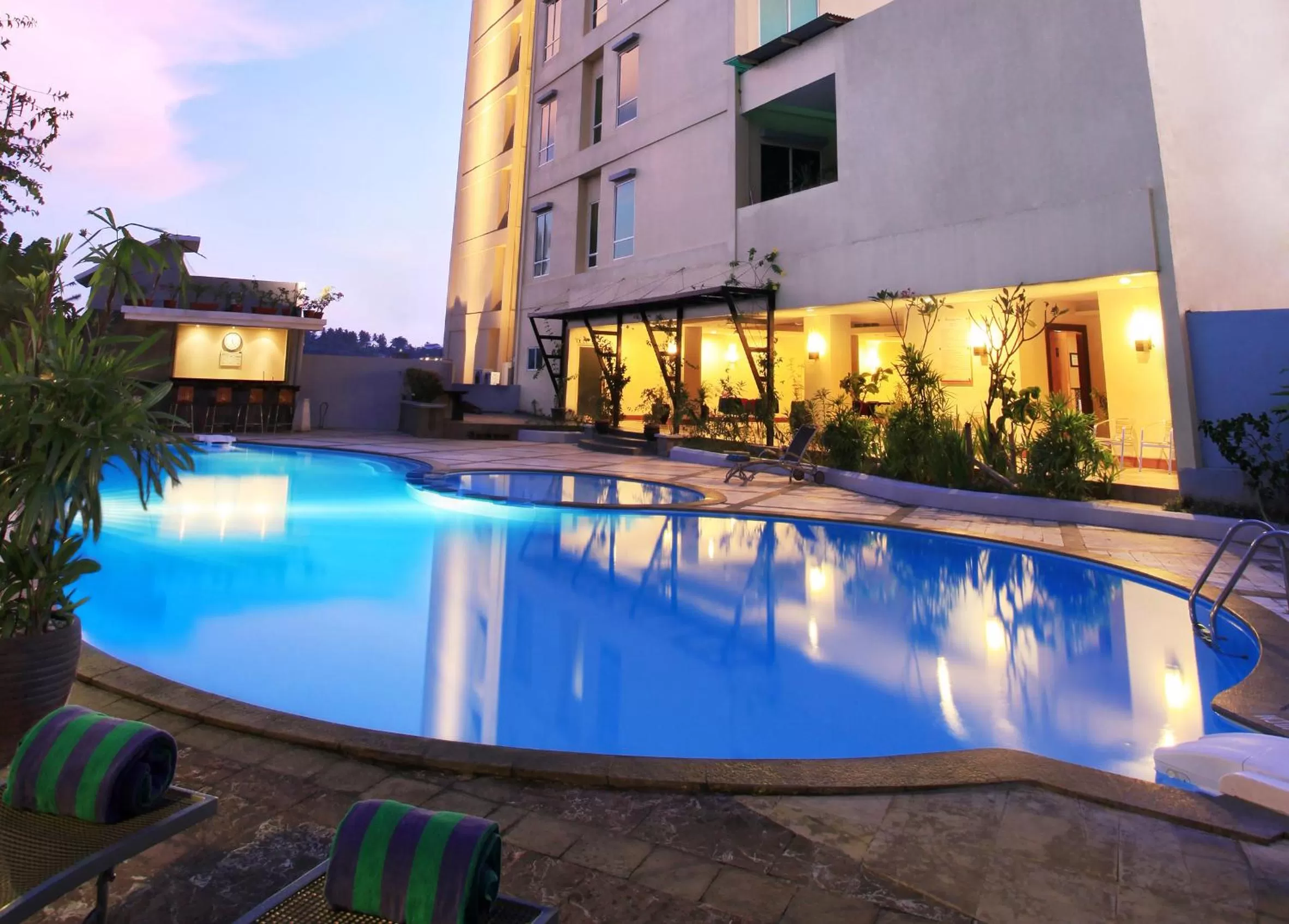 Swimming pool in Swiss-Belhotel Maleosan Manado
