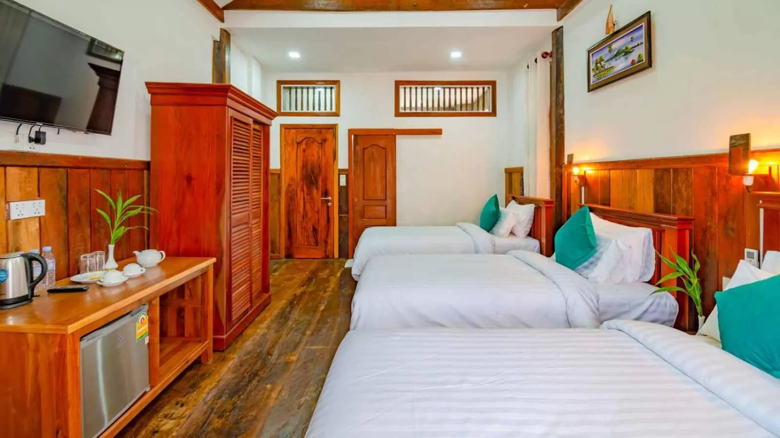 Photo of the whole room, Bed in Mango Kesararam