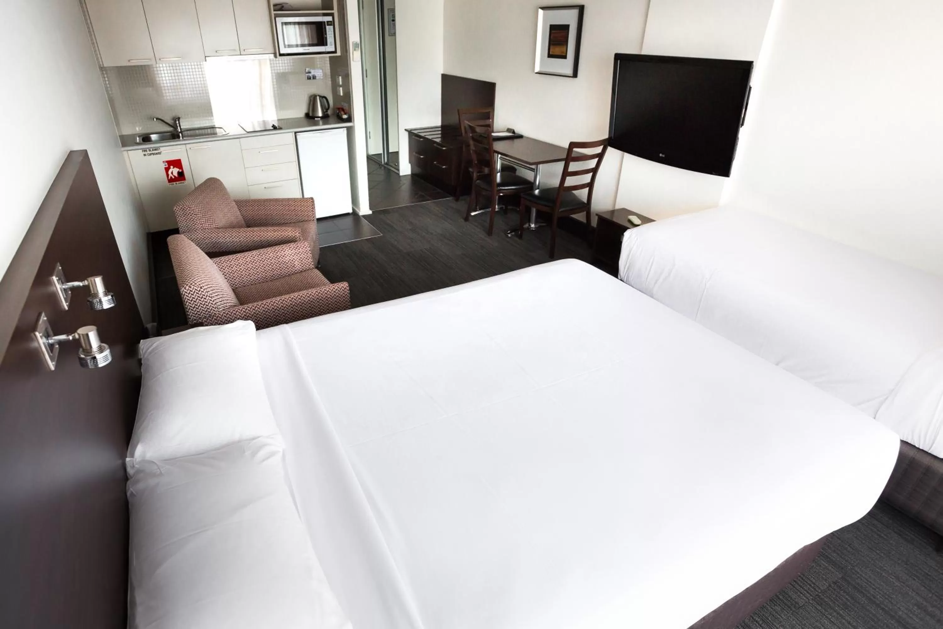 Living room, Bed in St Ives Apartments