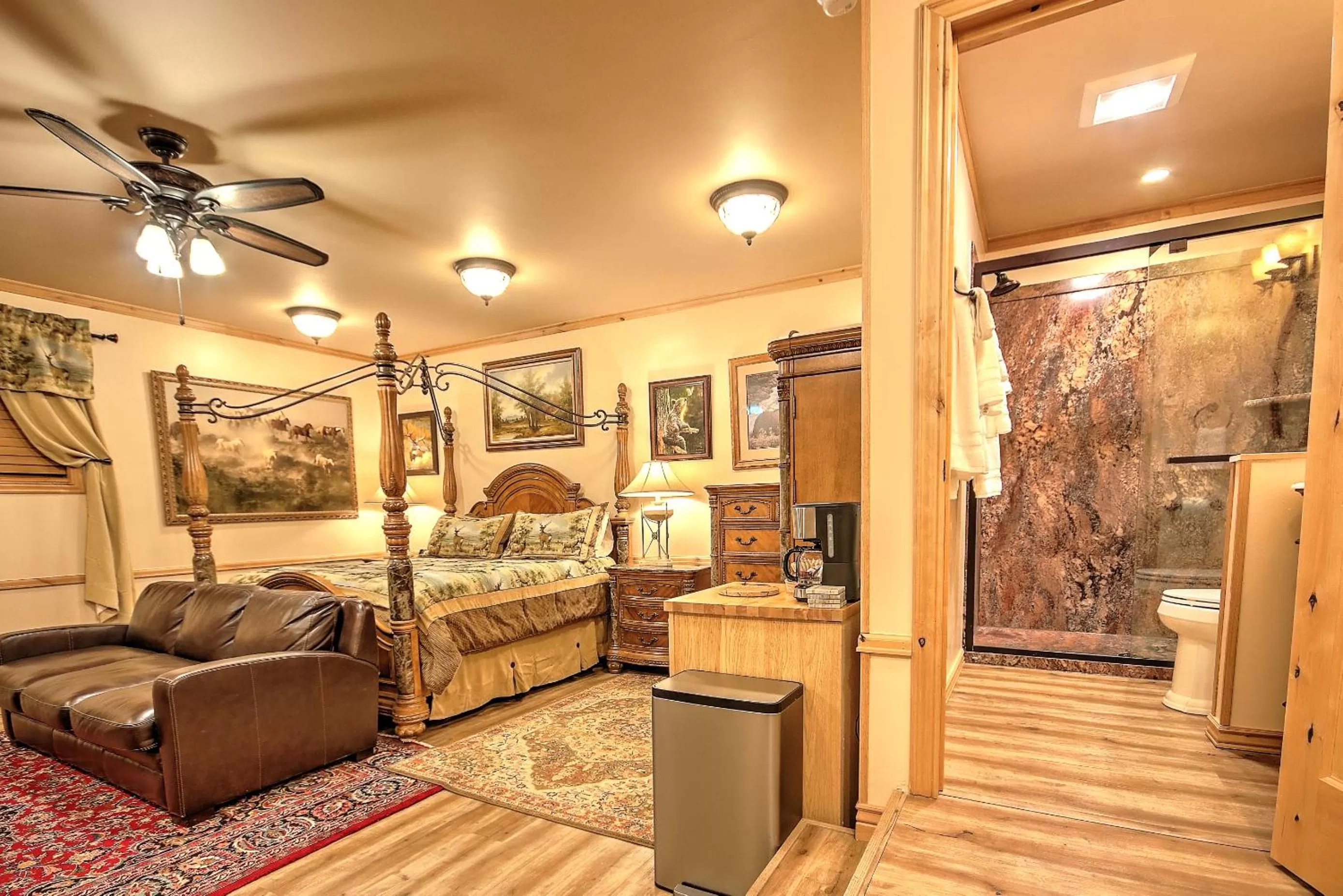 King Studio with Sofa Bed in Yellowstone Gateway Inn