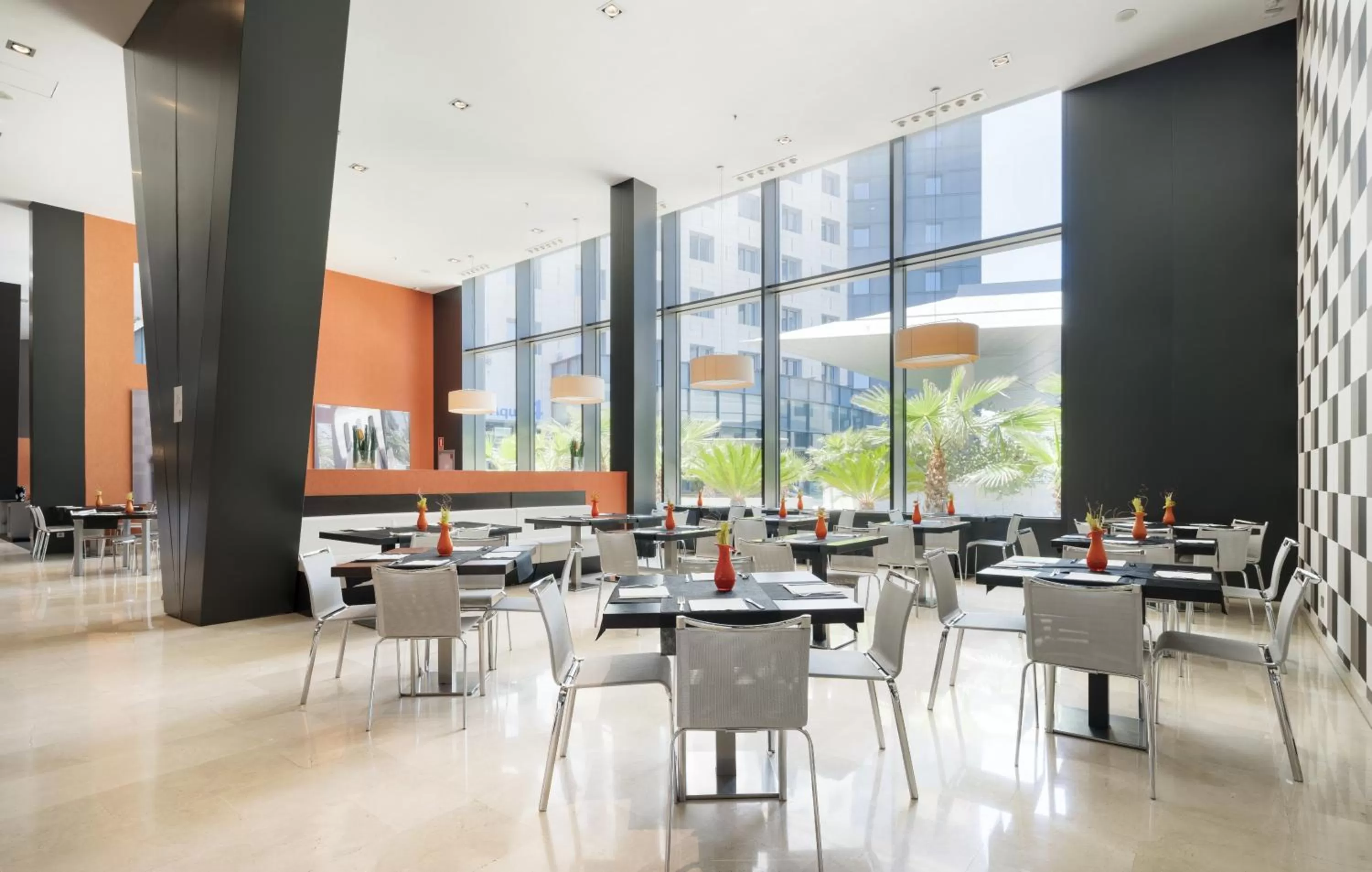 Restaurant/places to eat in Ilunion Aqua 3