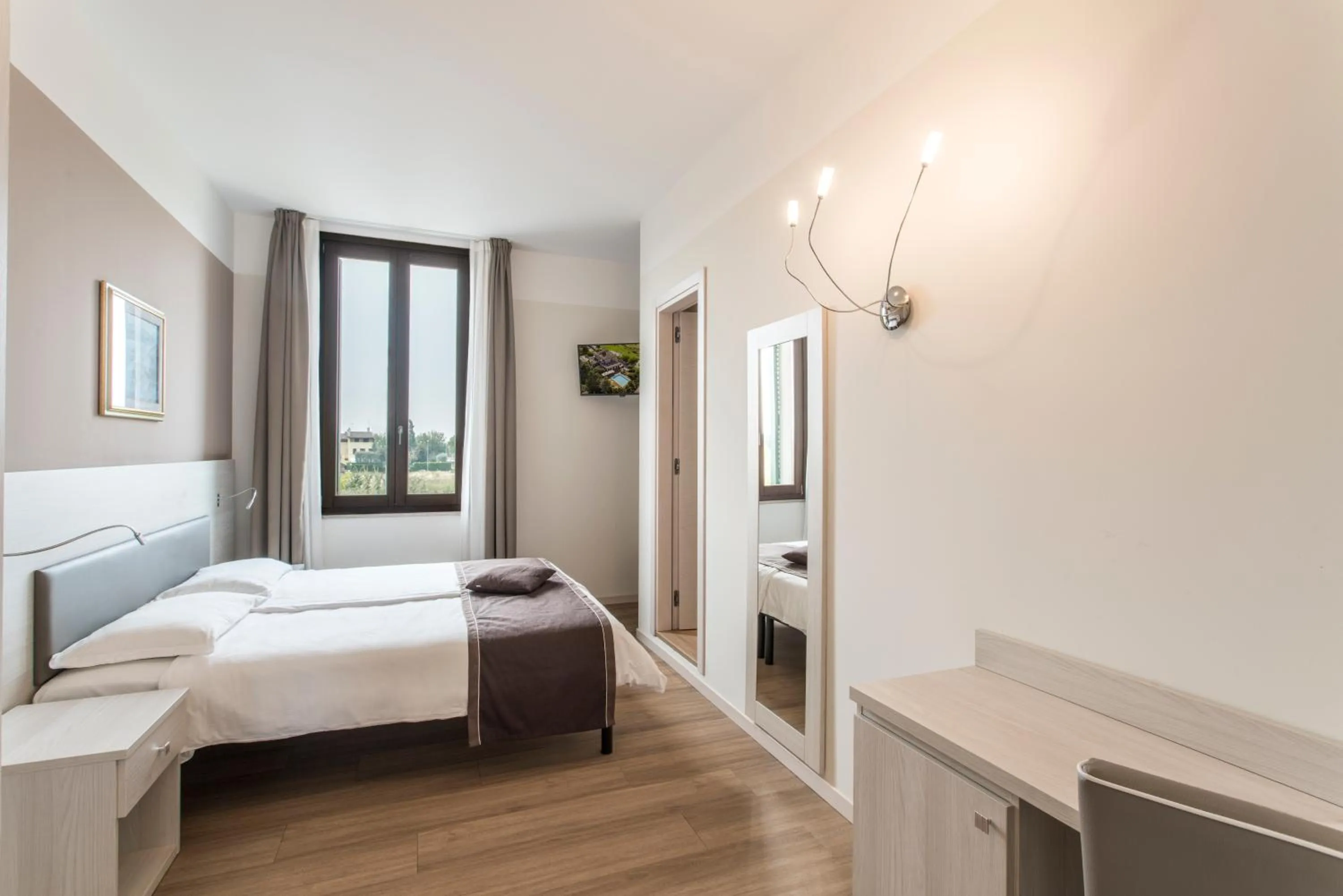 Photo of the whole room, Bed in Hotel Dogana