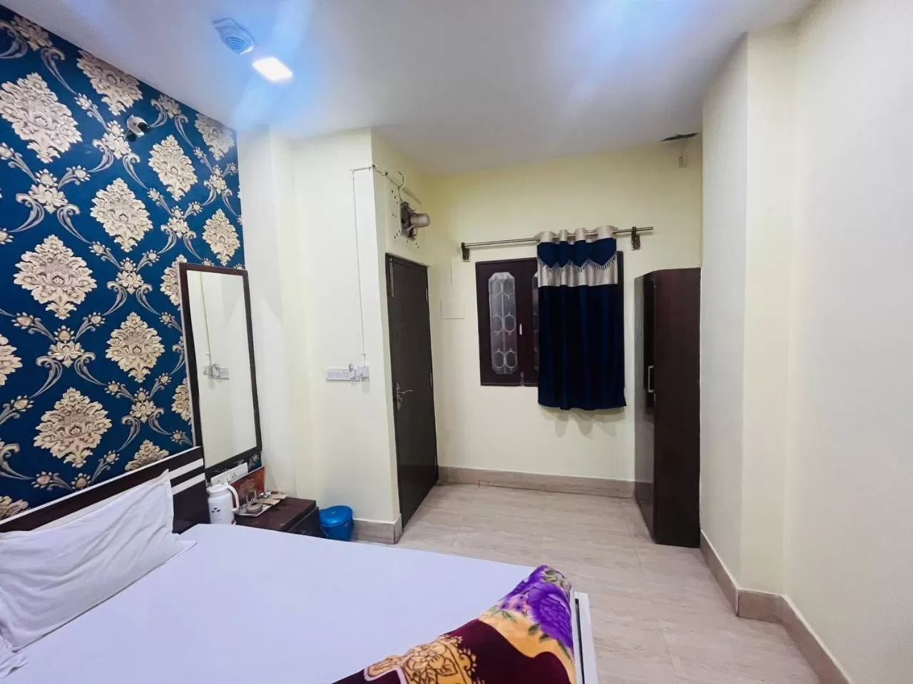 Photo of the whole room, Bed in Hotel Airlines